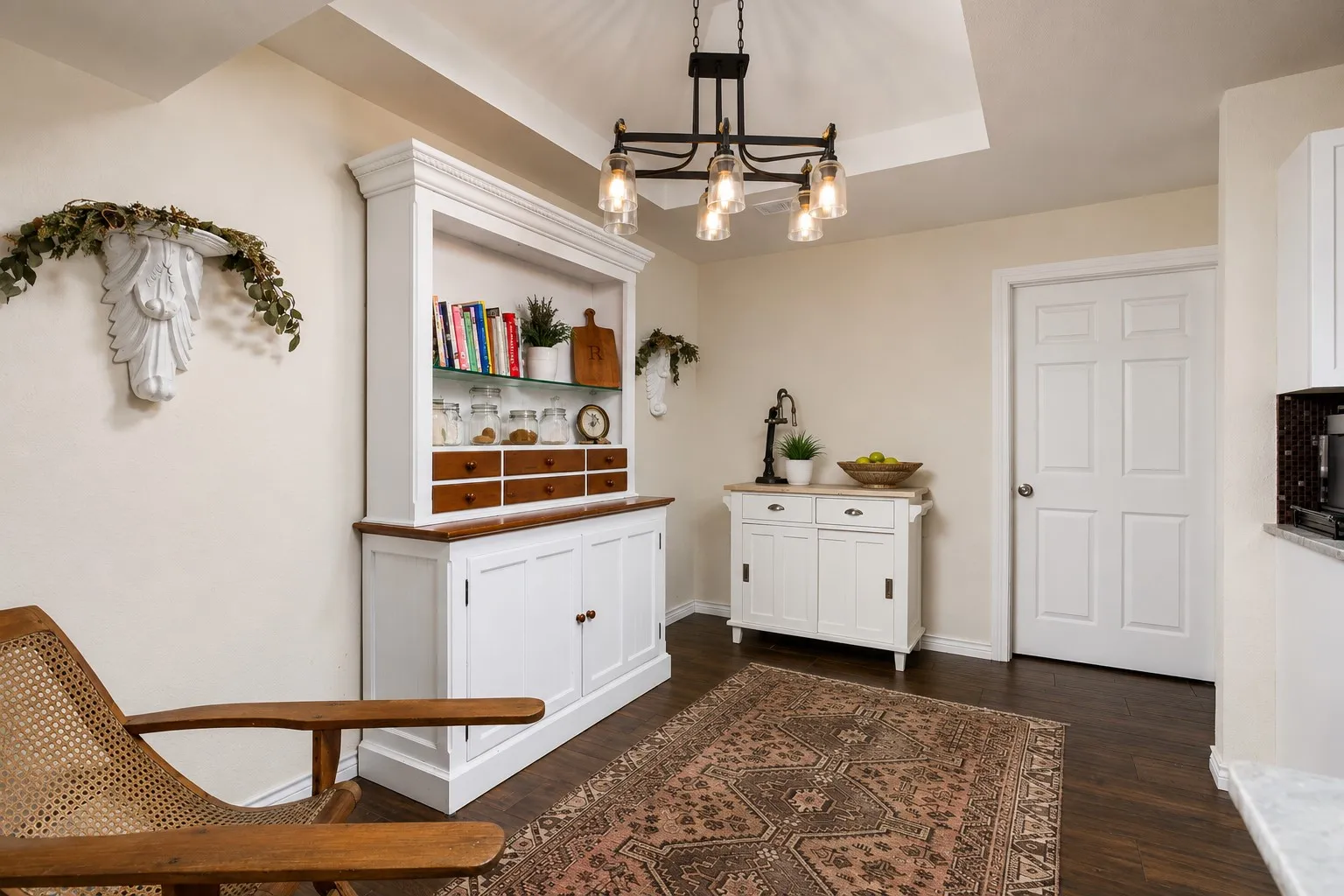 Single Family Residence For Sale in Dallas County , 1433 Lincoln Place, Carrollton, Texas 75006, 5 Bedroom, 4 Bathroom, 2 Garage spaces, 3,064 Sqft, built in 1972, Price $544,500, mls#21333994, Real Estate Agent in Carrollton, Homes For Sale in Dallas county, Homes For Sale in Carrollton, Realtor in Carrollton Texas, Real Estate Brokerage Independent Realty Texas, Luminita Cordes Realtor