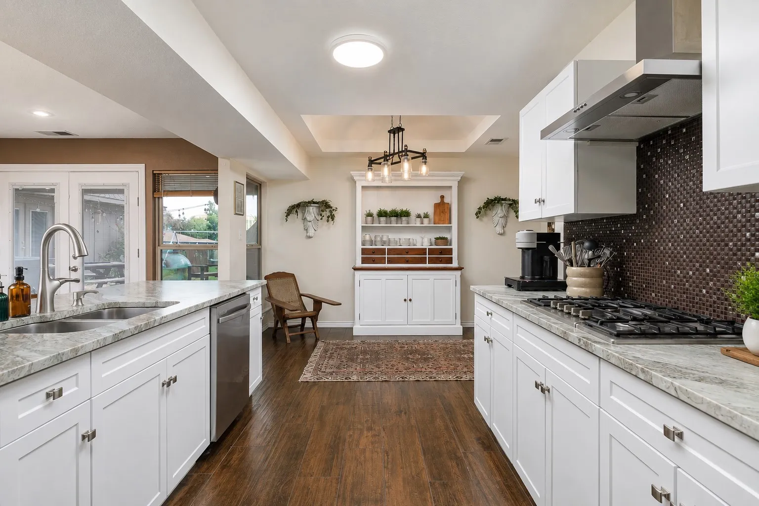 Single Family Residence For Sale in Dallas County , 1433 Lincoln Place, Carrollton, Texas 75006, 5 Bedroom, 4 Bathroom, 2 Garage spaces, 3,064 Sqft, built in 1972, Price $544,500, mls#21333994, Real Estate Agent in Carrollton, Homes For Sale in Dallas county, Homes For Sale in Carrollton, Realtor in Carrollton Texas, Real Estate Brokerage Independent Realty Texas, Luminita Cordes Realtor