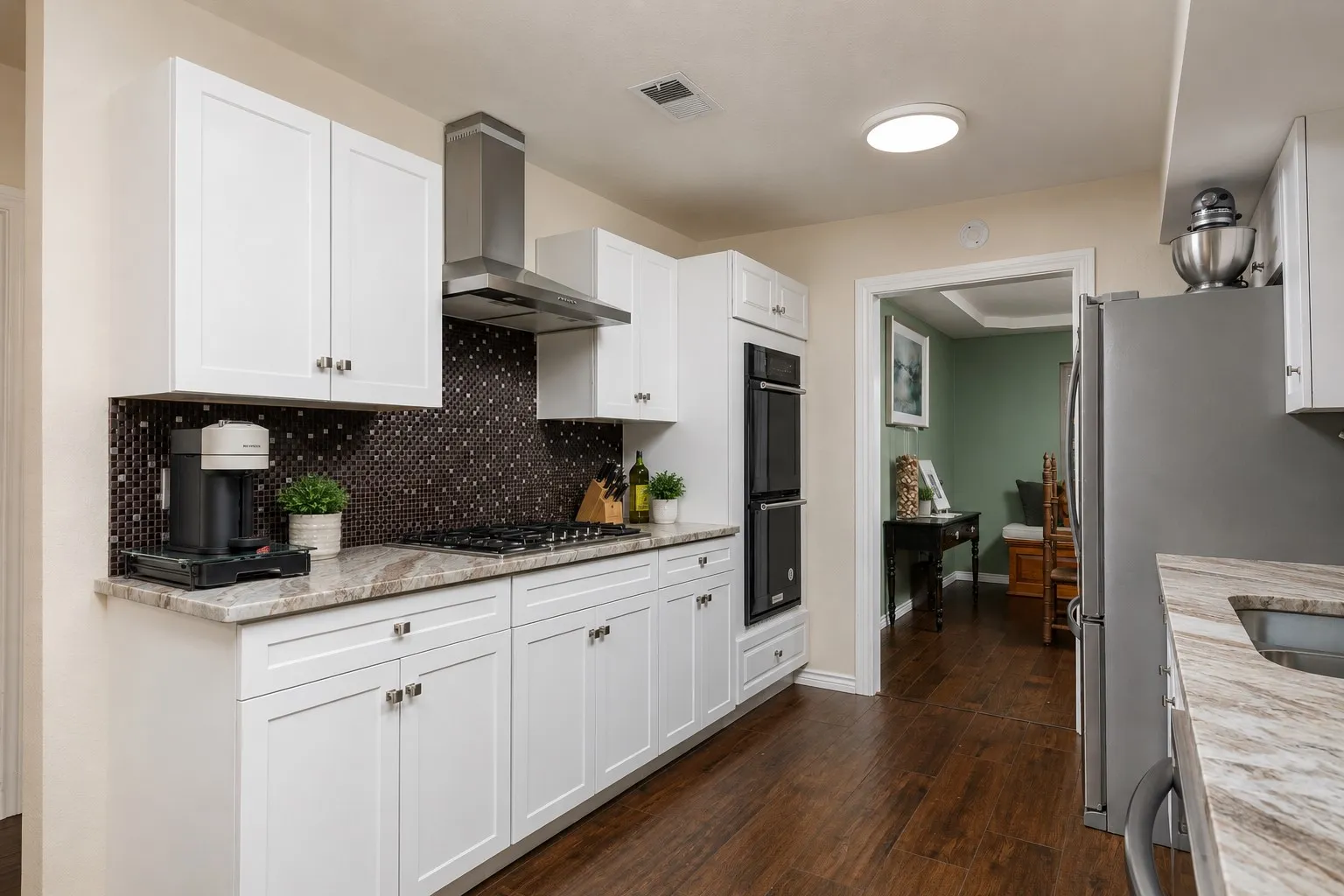 Single Family Residence For Sale in Dallas County , 1433 Lincoln Place, Carrollton, Texas 75006, 5 Bedroom, 4 Bathroom, 2 Garage spaces, 3,064 Sqft, built in 1972, Price $544,500, mls#21333994, Real Estate Agent in Carrollton, Homes For Sale in Dallas county, Homes For Sale in Carrollton, Realtor in Carrollton Texas, Real Estate Brokerage Independent Realty Texas, Luminita Cordes Realtor