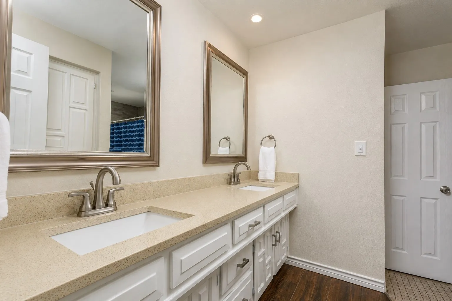 Single Family Residence For Sale in Dallas County , 1433 Lincoln Place, Carrollton, Texas 75006, 5 Bedroom, 4 Bathroom, 2 Garage spaces, 3,064 Sqft, built in 1972, Price $544,500, mls#21333994, Real Estate Agent in Carrollton, Homes For Sale in Dallas county, Homes For Sale in Carrollton, Realtor in Carrollton Texas, Real Estate Brokerage Independent Realty Texas, Luminita Cordes Realtor