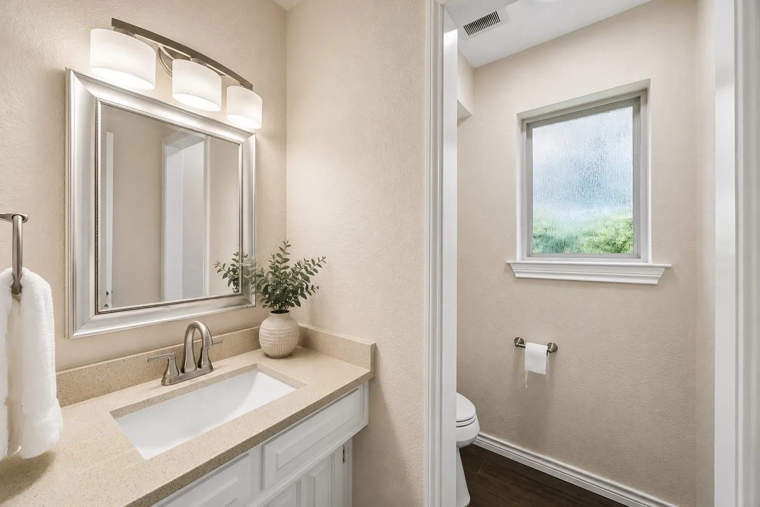Single Family Residence For Sale in Dallas County , 1433 Lincoln Place, Carrollton, Texas 75006, 5 Bedroom, 4 Bathroom, 2 Garage spaces, 3,064 Sqft, built in 1972, Price $544,500, mls#21333994, Real Estate Agent in Carrollton, Homes For Sale in Dallas county, Homes For Sale in Carrollton, Realtor in Carrollton Texas, Real Estate Brokerage Independent Realty Texas, Luminita Cordes Realtor