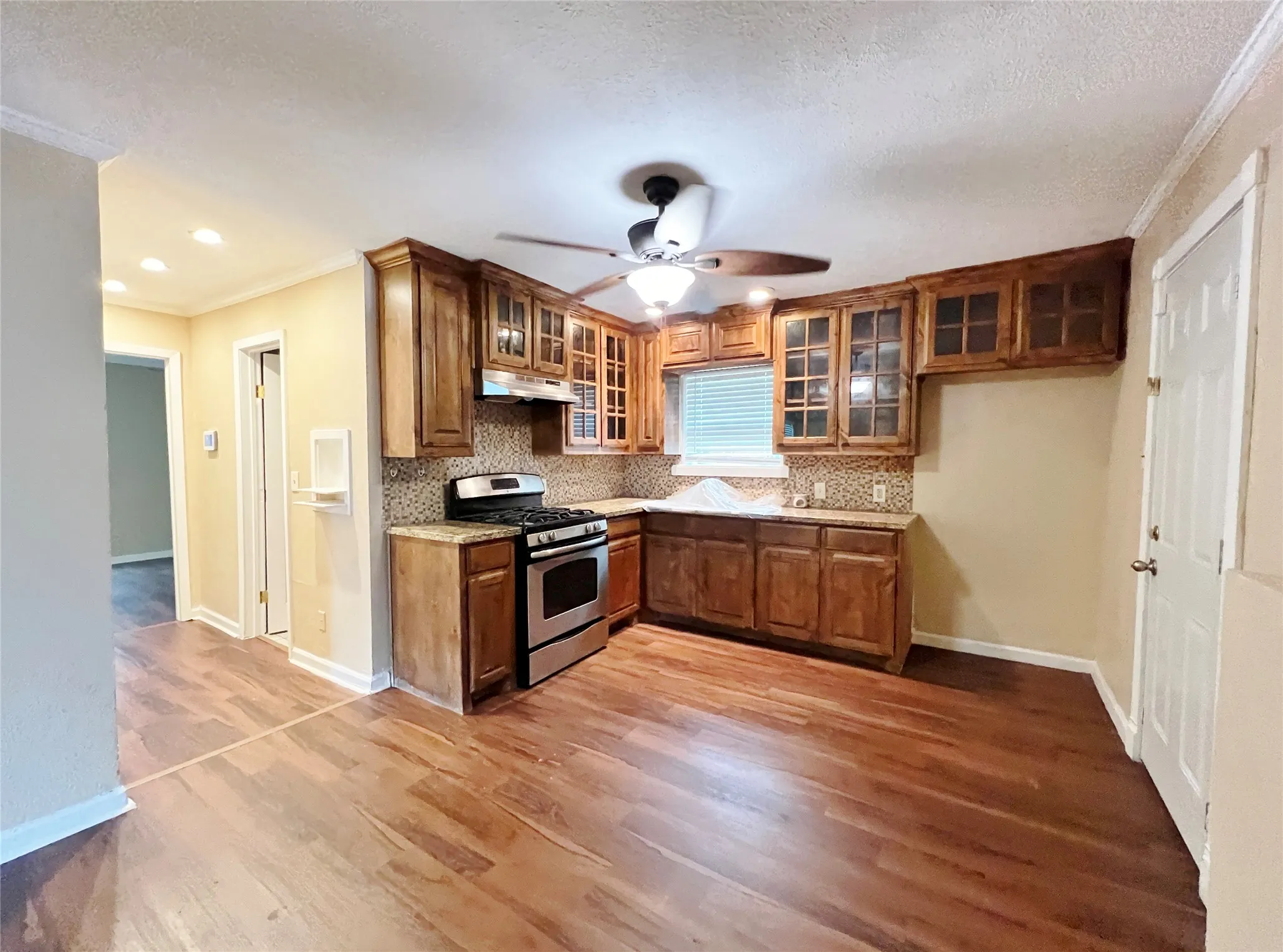 Single Family Residence For Rent in Tarrant County , 4236 Comanche Street, Fort Worth, Texas 76119, 3 Bedroom, 1 Bathroom, Garage spaces, 1,083 Sqft, built in 1954, mls#21334321, Real Estate Agent in Fort Worth, Homes For Rent in Tarrant county, Homes For Rent in Fort Worth, Realtor in Fort Worth Texas, Real Estate Brokerage Independent Realty Texas, Luminita Cordes Realtor
