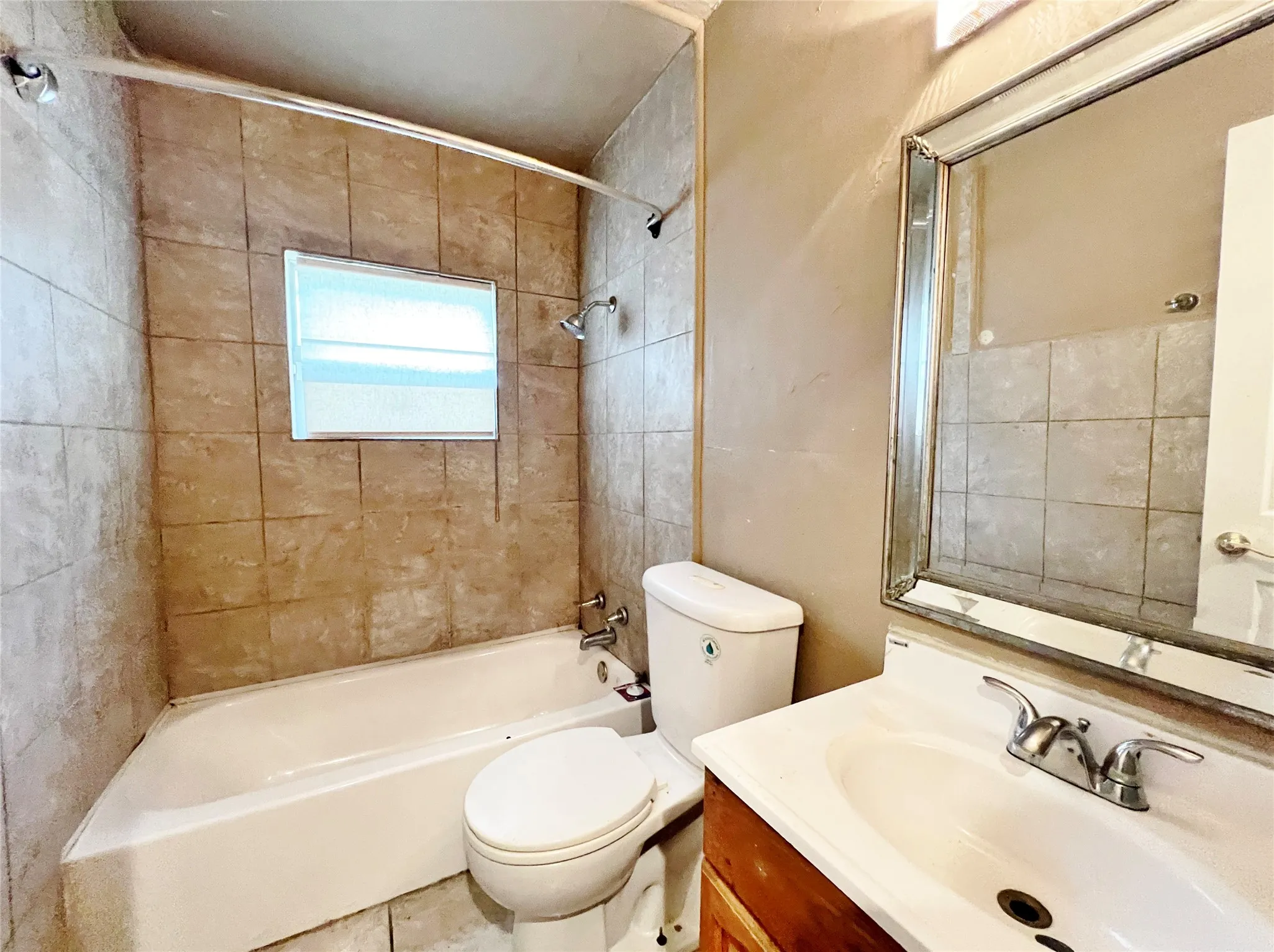 Single Family Residence For Rent in Tarrant County , 4236 Comanche Street, Fort Worth, Texas 76119, 3 Bedroom, 1 Bathroom, Garage spaces, 1,083 Sqft, built in 1954, mls#21334321, Real Estate Agent in Fort Worth, Homes For Rent in Tarrant county, Homes For Rent in Fort Worth, Realtor in Fort Worth Texas, Real Estate Brokerage Independent Realty Texas, Luminita Cordes Realtor
