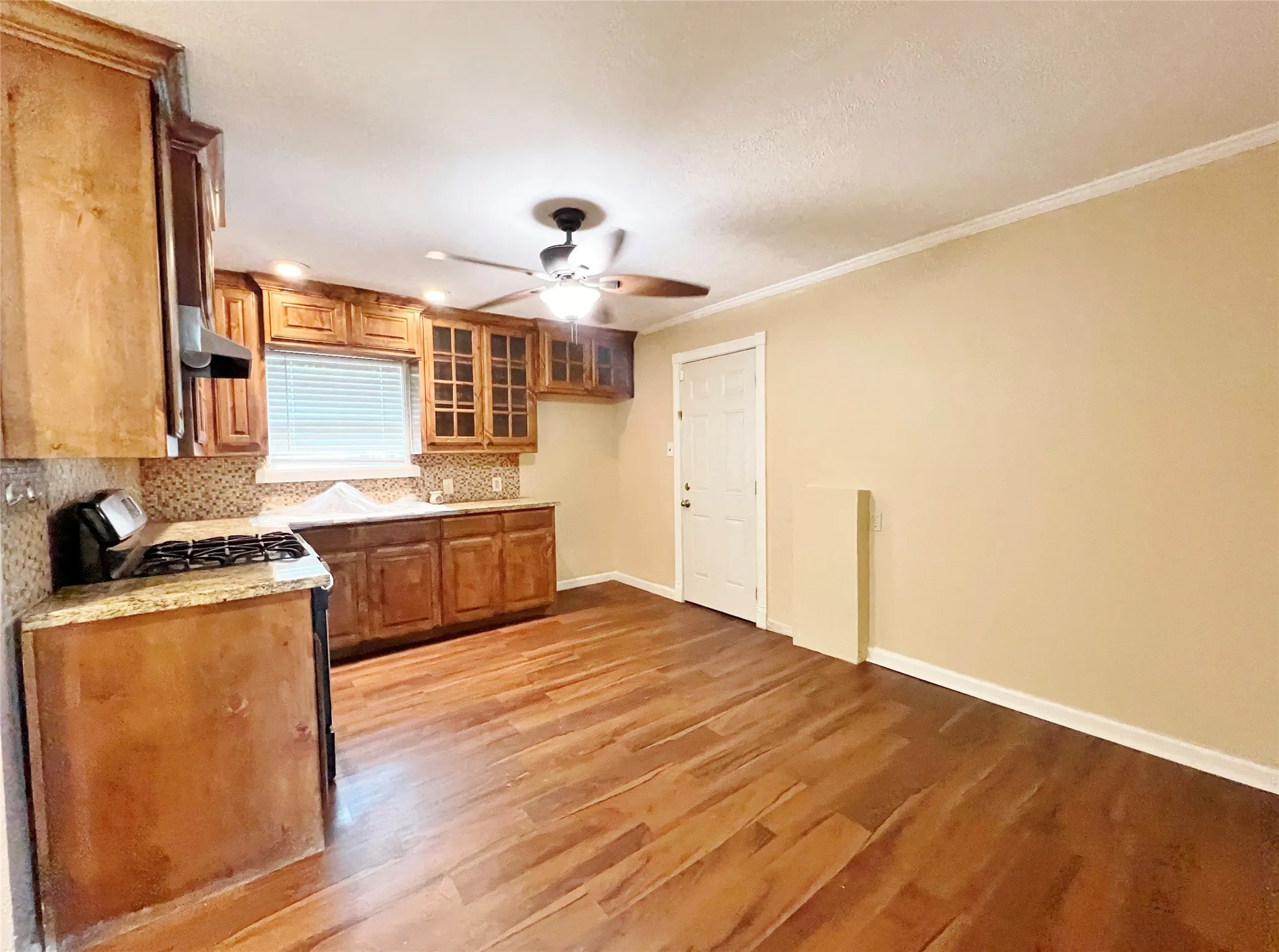 Single Family Residence For Rent in Tarrant County , 4236 Comanche Street, Fort Worth, Texas 76119, 3 Bedroom, 1 Bathroom, Garage spaces, 1,083 Sqft, built in 1954, mls#21334321, Real Estate Agent in Fort Worth, Homes For Rent in Tarrant county, Homes For Rent in Fort Worth, Realtor in Fort Worth Texas, Real Estate Brokerage Independent Realty Texas, Luminita Cordes Realtor