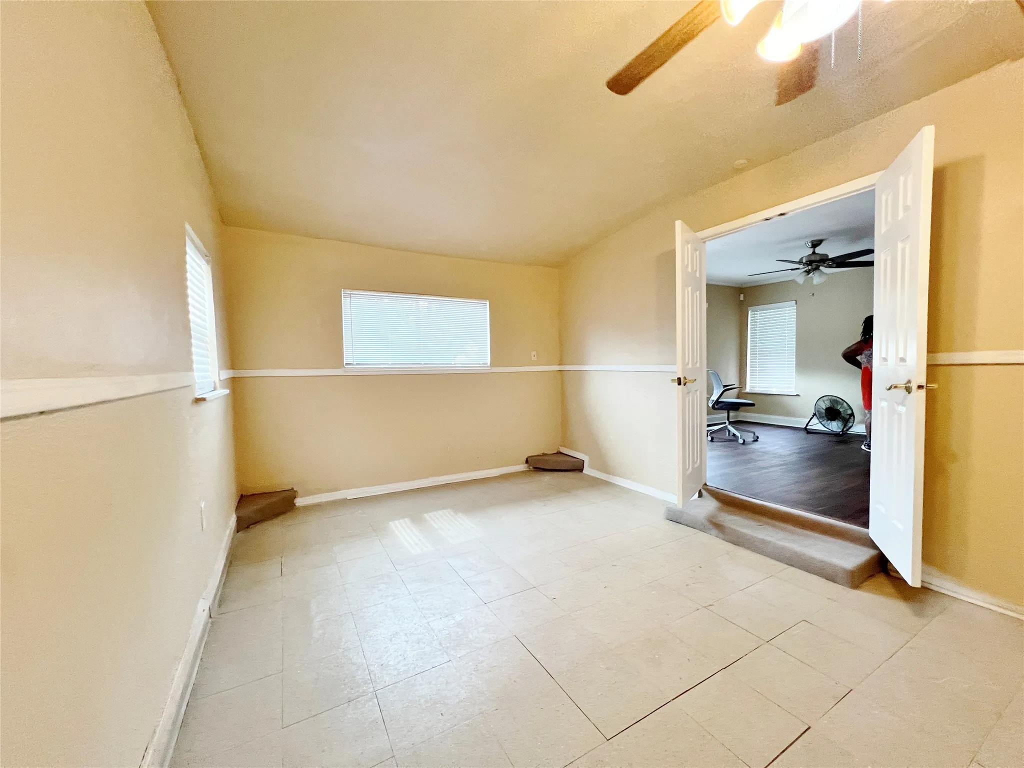 Single Family Residence For Rent in Tarrant County , 4236 Comanche Street, Fort Worth, Texas 76119, 3 Bedroom, 1 Bathroom, Garage spaces, 1,083 Sqft, built in 1954, mls#21334321, Real Estate Agent in Fort Worth, Homes For Rent in Tarrant county, Homes For Rent in Fort Worth, Realtor in Fort Worth Texas, Real Estate Brokerage Independent Realty Texas, Luminita Cordes Realtor