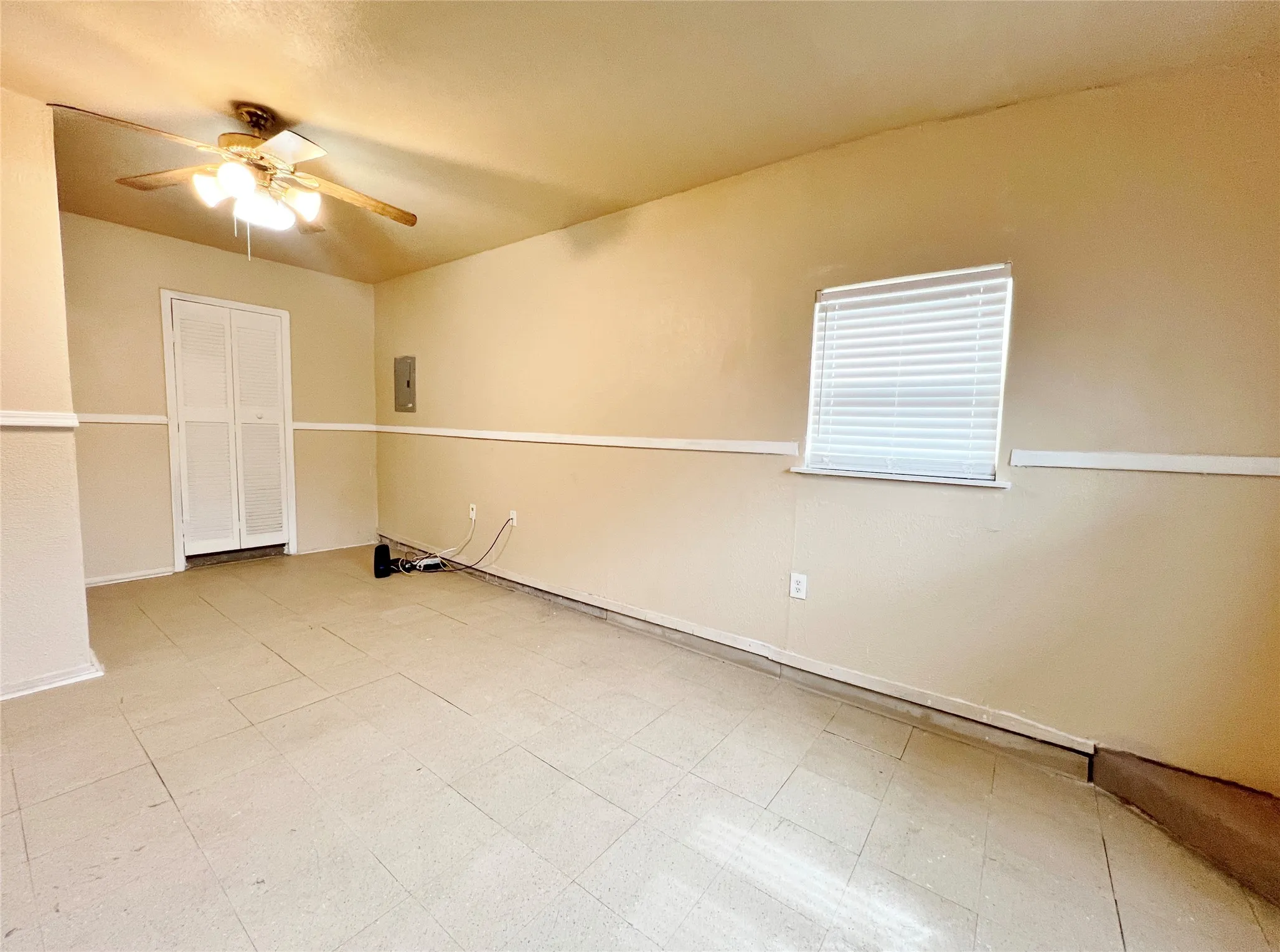 Single Family Residence For Rent in Tarrant County , 4236 Comanche Street, Fort Worth, Texas 76119, 3 Bedroom, 1 Bathroom, Garage spaces, 1,083 Sqft, built in 1954, mls#21334321, Real Estate Agent in Fort Worth, Homes For Rent in Tarrant county, Homes For Rent in Fort Worth, Realtor in Fort Worth Texas, Real Estate Brokerage Independent Realty Texas, Luminita Cordes Realtor