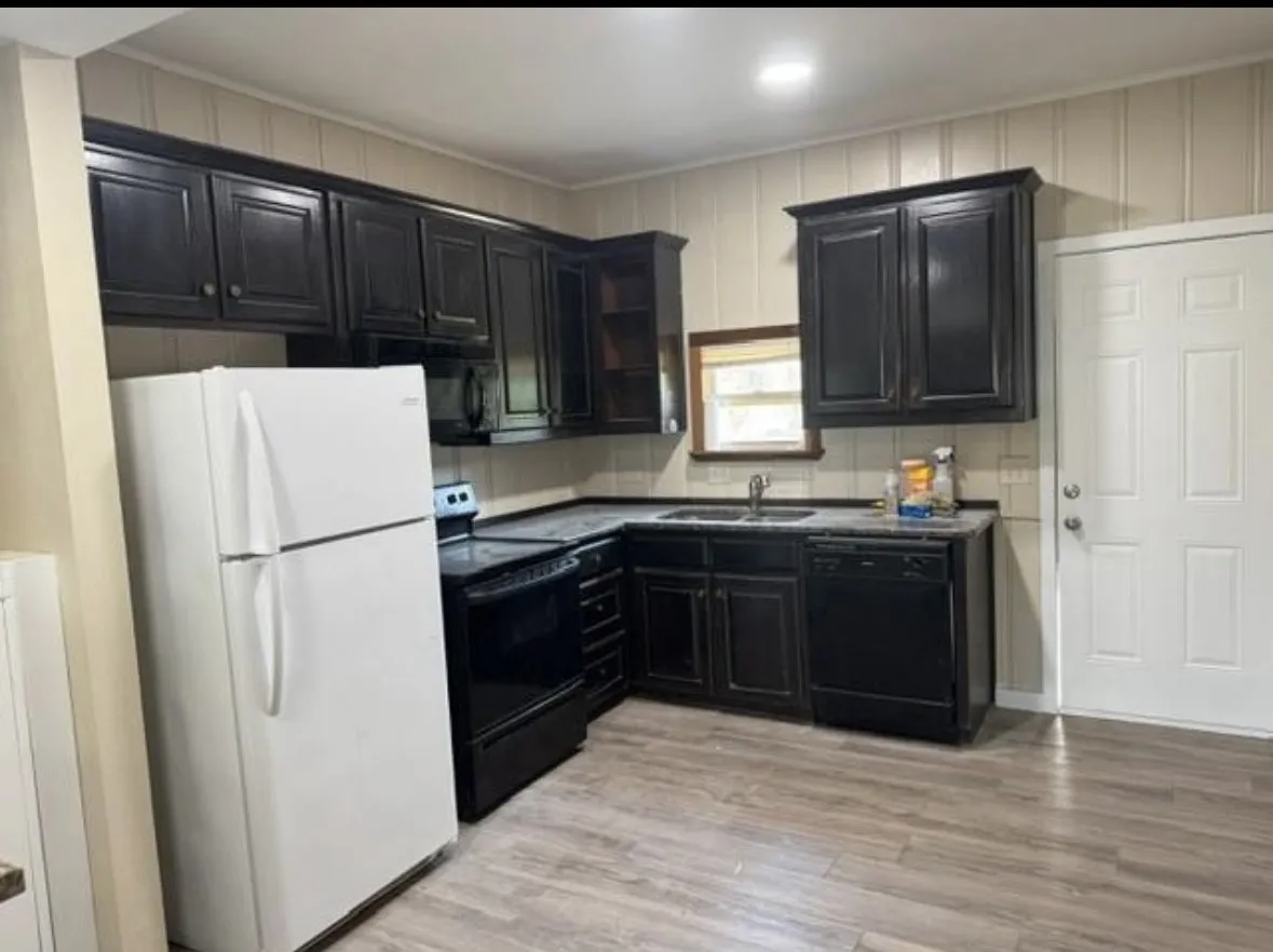 Single Family Residence For Sale in Denton County , 323 E Lloyd Street, Krum, Texas 76249, 3 Bedroom, 2 Bathroom, 2 Garage spaces, 1,202 Sqft, built in 1954, mls#21334324, Real Estate Agent in Krum, Homes For Sale in Denton county, Homes For Sale in Krum, Realtor in Krum Texas, Real Estate Brokerage Independent Realty Texas, Luminita Cordes Realtor