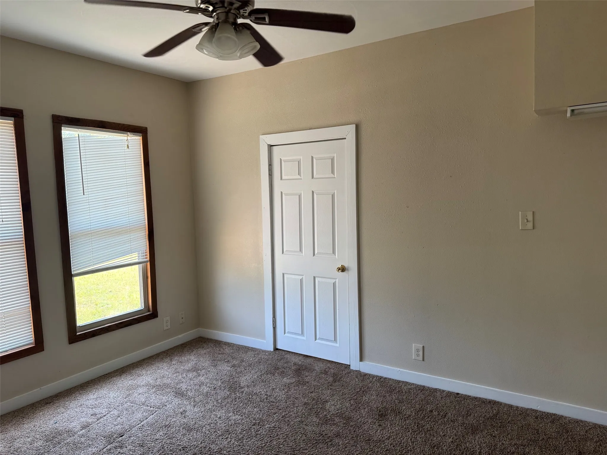 Single Family Residence For Sale in Denton County , 323 E Lloyd Street, Krum, Texas 76249, 3 Bedroom, 2 Bathroom, 2 Garage spaces, 1,202 Sqft, built in 1954, mls#21334324, Real Estate Agent in Krum, Homes For Sale in Denton county, Homes For Sale in Krum, Realtor in Krum Texas, Real Estate Brokerage Independent Realty Texas, Luminita Cordes Realtor