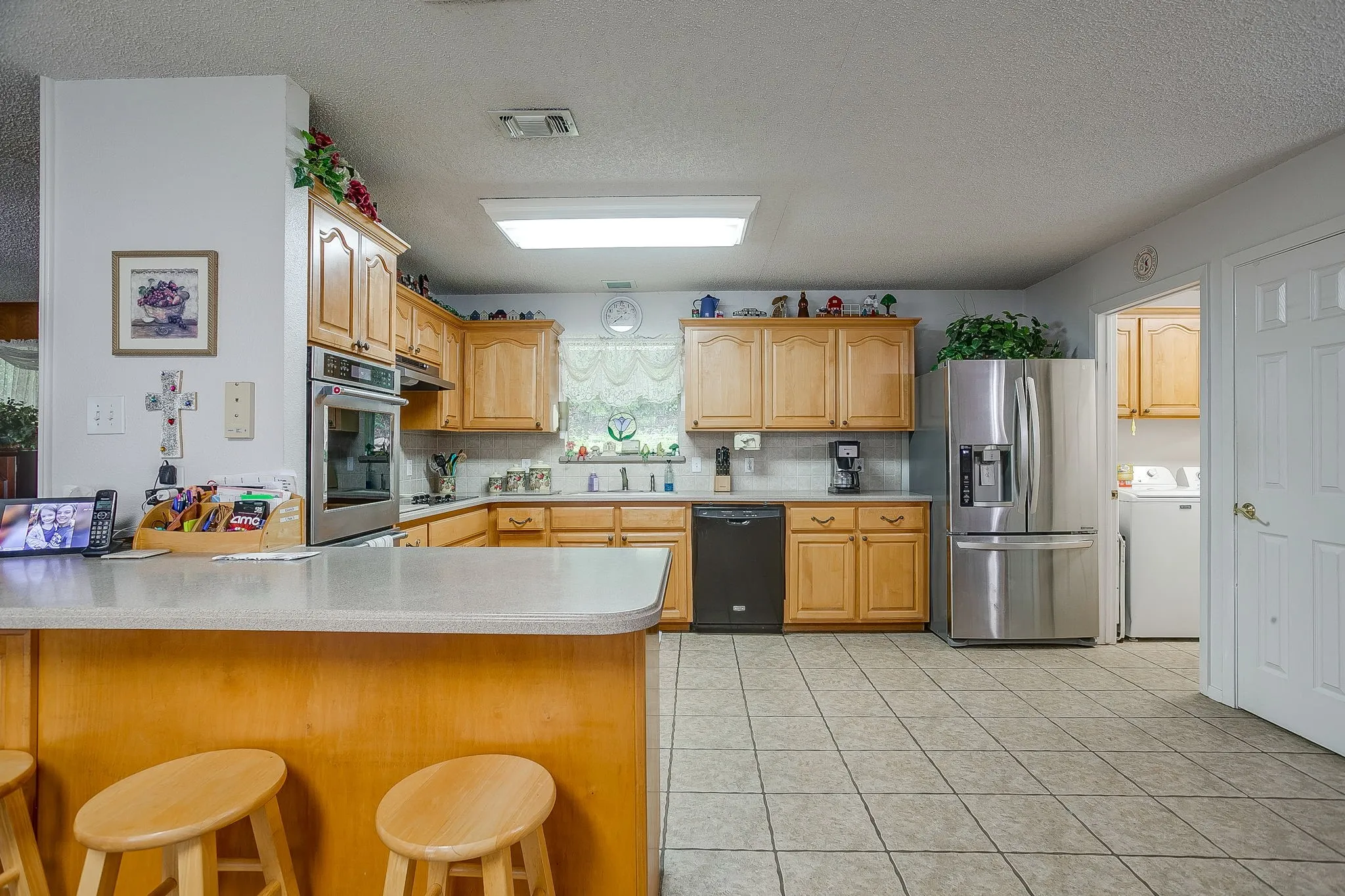 Kitchen with bar dining