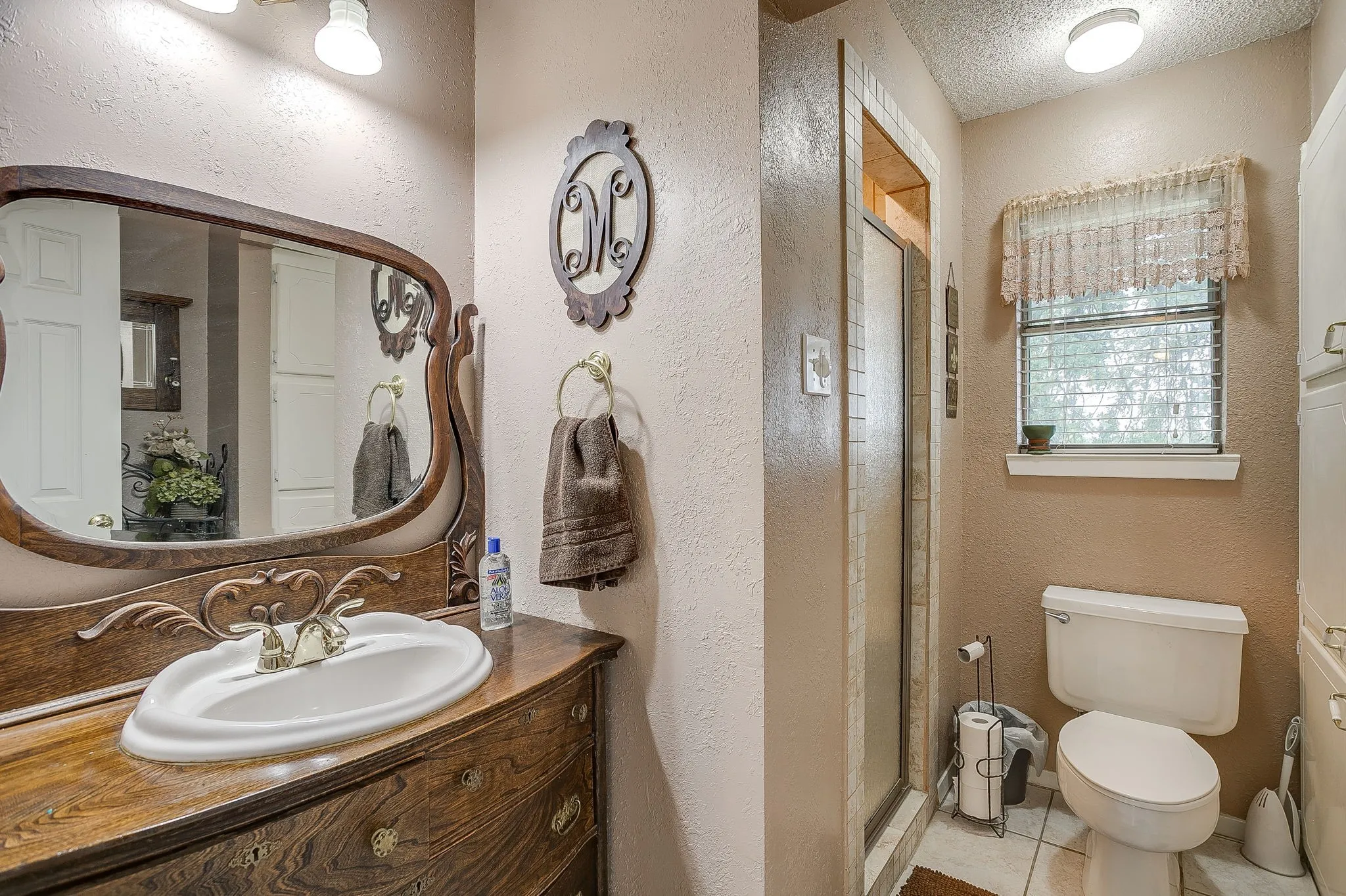 Guest bath off family room