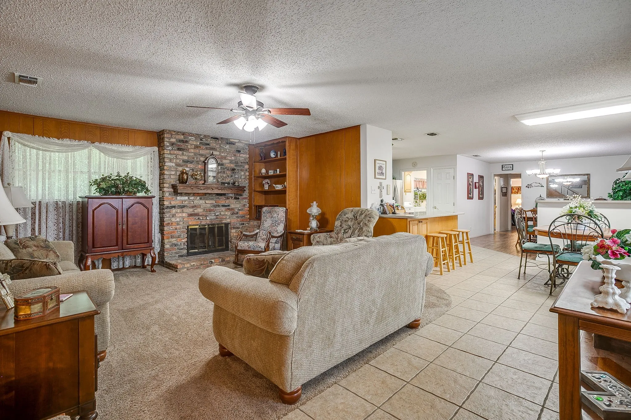 Single Family Residence For Sale in Johnson County , 2129 FM 731, Burleson, Texas 76028, 3 Bedroom, 3 Bathroom, Garage spaces, 2,628 Sqft, built in 1971, mls#21333092, Real Estate Agent in Burleson, Homes For Sale in Johnson county, Homes For Sale in Burleson, Realtor in Burleson Texas, Real Estate Brokerage Independent Realty Texas, Luminita Cordes Realtor