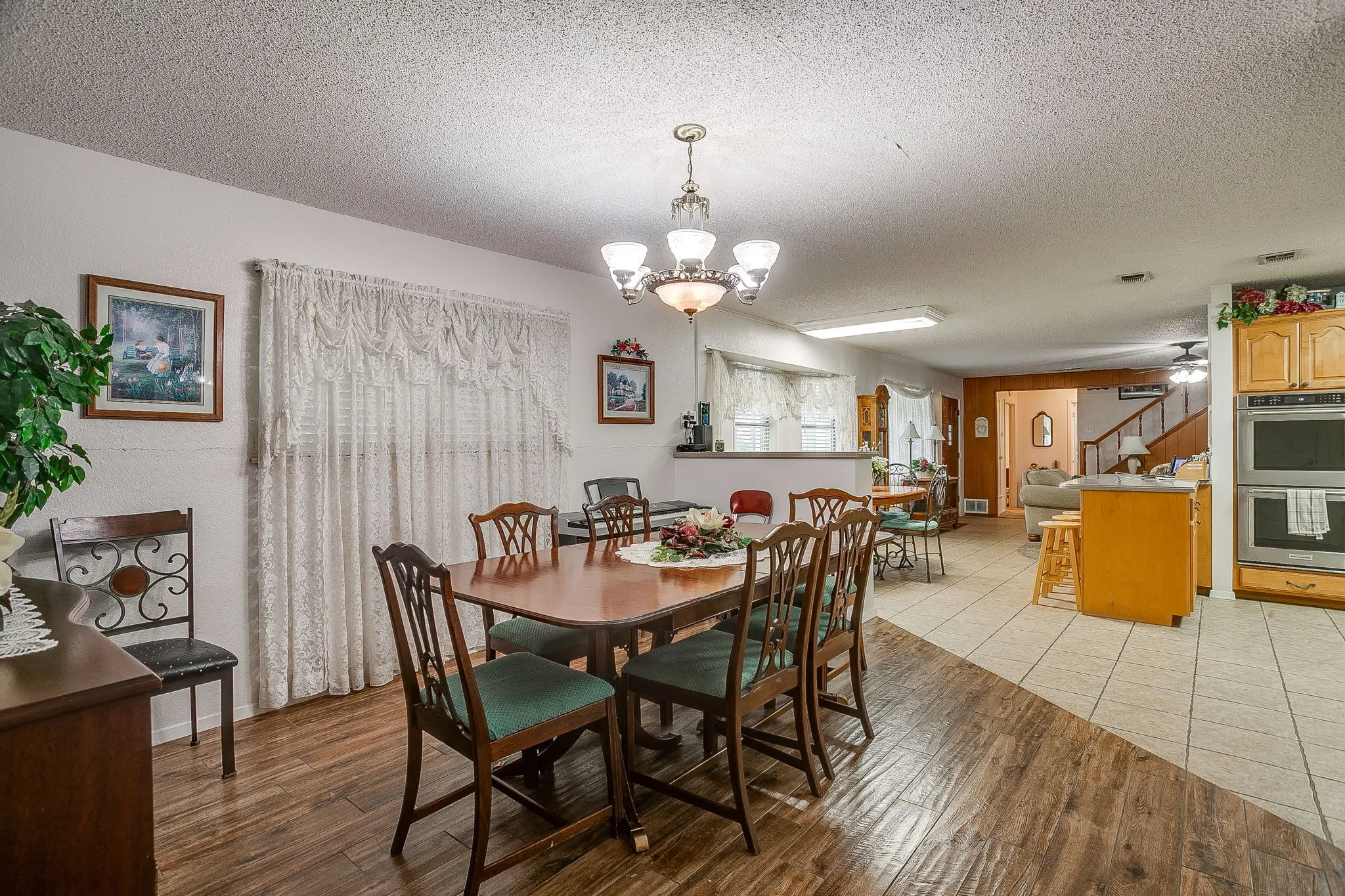 Single Family Residence For Sale in Johnson County , 2129 FM 731, Burleson, Texas 76028, 3 Bedroom, 3 Bathroom, Garage spaces, 2,628 Sqft, built in 1971, mls#21333092, Real Estate Agent in Burleson, Homes For Sale in Johnson county, Homes For Sale in Burleson, Realtor in Burleson Texas, Real Estate Brokerage Independent Realty Texas, Luminita Cordes Realtor