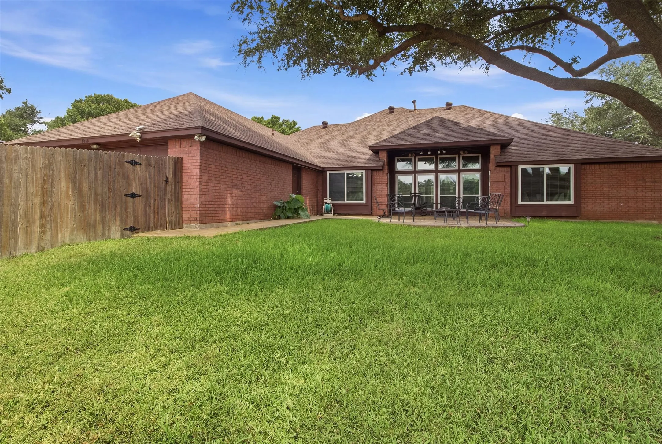 Single Family Residence For Sale in Dallas County , 1416 Daventry Drive, De Soto, Texas 75115, 4 Bedroom, 3 Bathroom, 2 Garage spaces, 2,564 Sqft, built in 1992, mls#21327551, Real Estate Agent in De Soto, Homes For Sale in Dallas county, Homes For Sale in De Soto, Realtor in De Soto Texas, Real Estate Brokerage Independent Realty Texas, Luminita Cordes Realtor