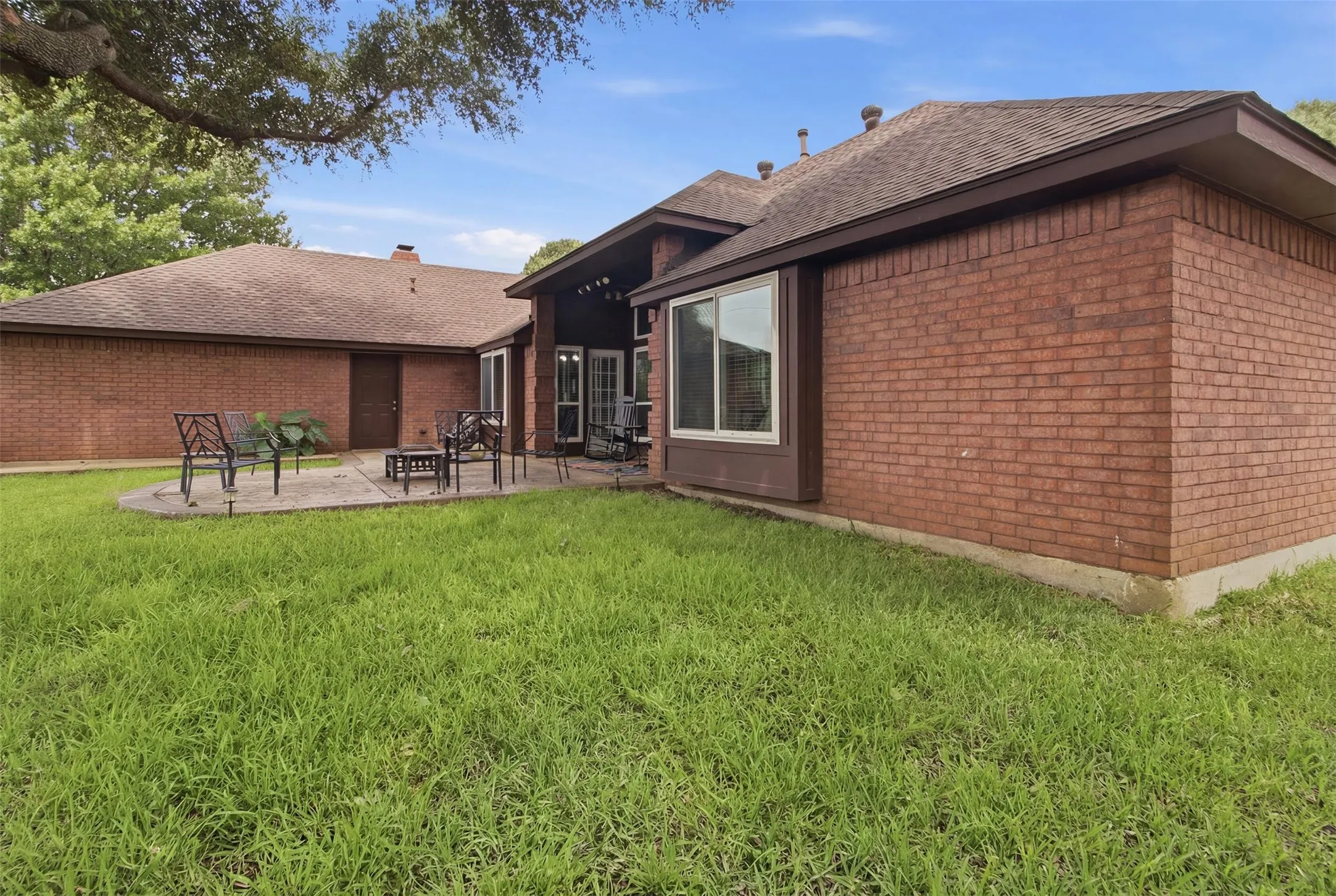 Single Family Residence For Sale in Dallas County , 1416 Daventry Drive, De Soto, Texas 75115, 4 Bedroom, 3 Bathroom, 2 Garage spaces, 2,564 Sqft, built in 1992, mls#21327551, Real Estate Agent in De Soto, Homes For Sale in Dallas county, Homes For Sale in De Soto, Realtor in De Soto Texas, Real Estate Brokerage Independent Realty Texas, Luminita Cordes Realtor
