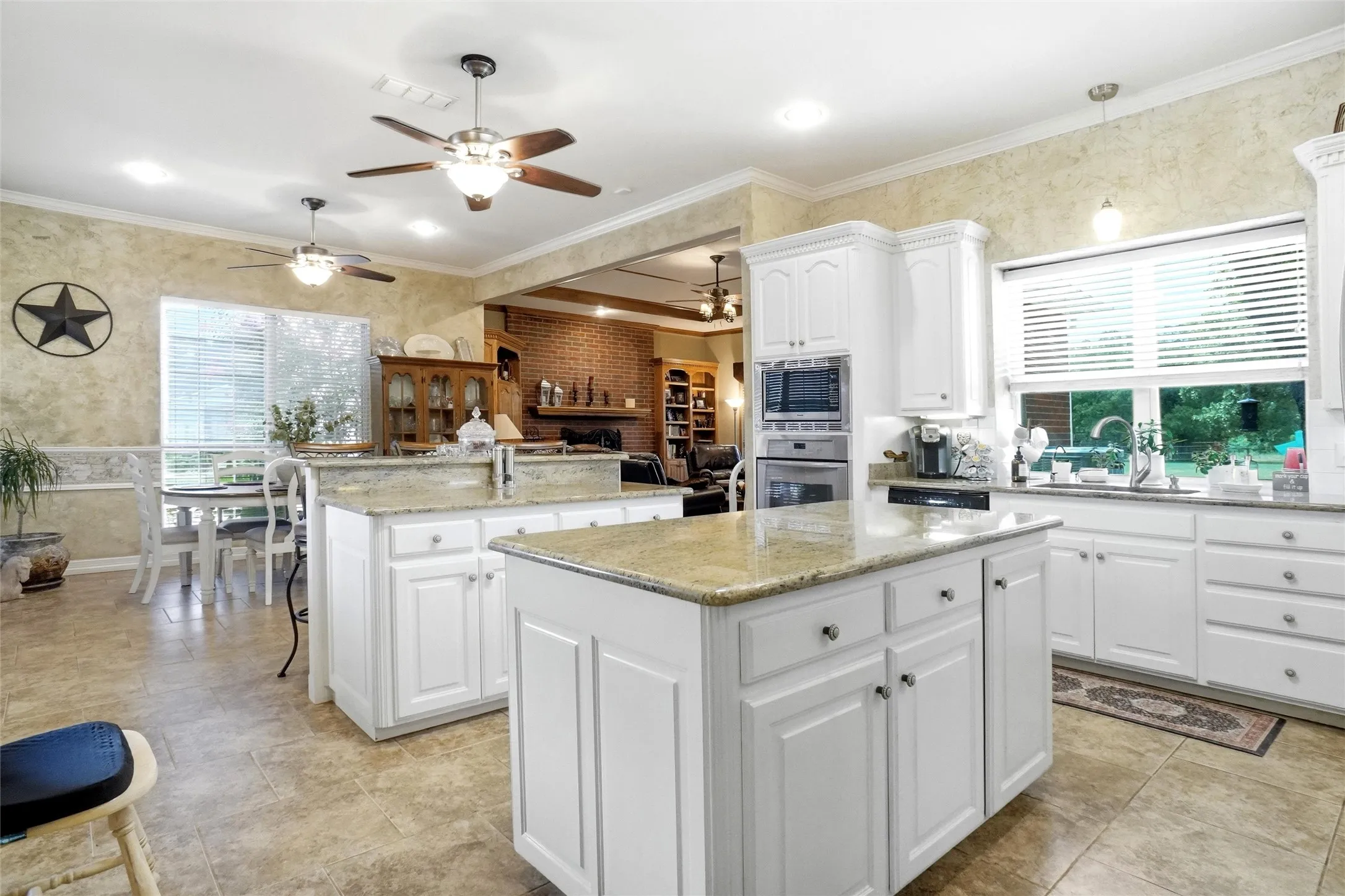 Single Family Residence For Sale in Wise County , 447 W Bypass 287, Alvord, Texas 76225, 3 Bedroom, 3 Bathroom, 2 Garage spaces, 3,022 Sqft, built in 1995, mls#21334338, Real Estate Agent in Alvord, Homes For Sale in Wise county, Homes For Sale in Alvord, Realtor in Alvord Texas, Real Estate Brokerage Independent Realty Texas, Luminita Cordes Realtor