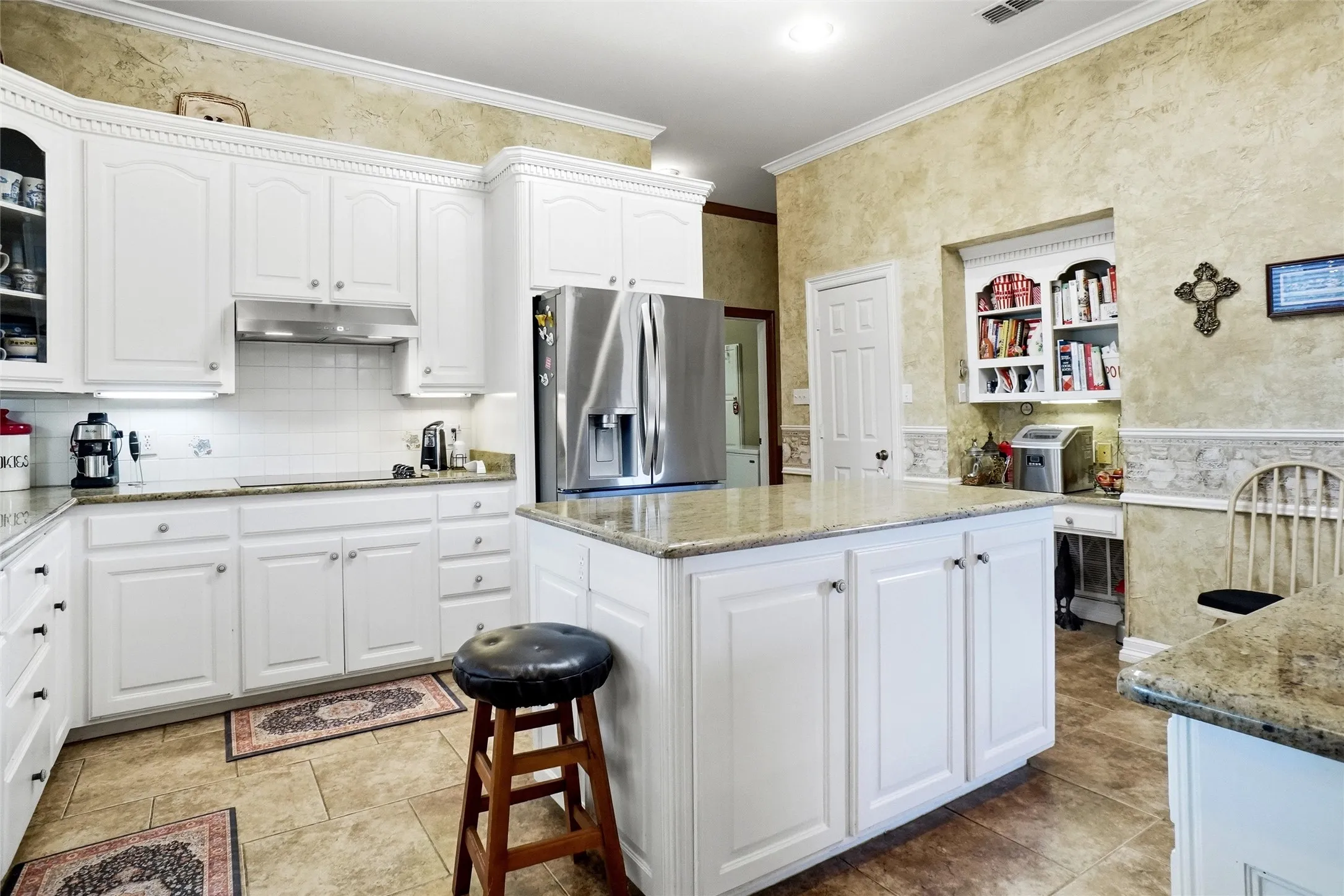 Single Family Residence For Sale in Wise County , 447 W Bypass 287, Alvord, Texas 76225, 3 Bedroom, 3 Bathroom, 2 Garage spaces, 3,022 Sqft, built in 1995, mls#21334338, Real Estate Agent in Alvord, Homes For Sale in Wise county, Homes For Sale in Alvord, Realtor in Alvord Texas, Real Estate Brokerage Independent Realty Texas, Luminita Cordes Realtor