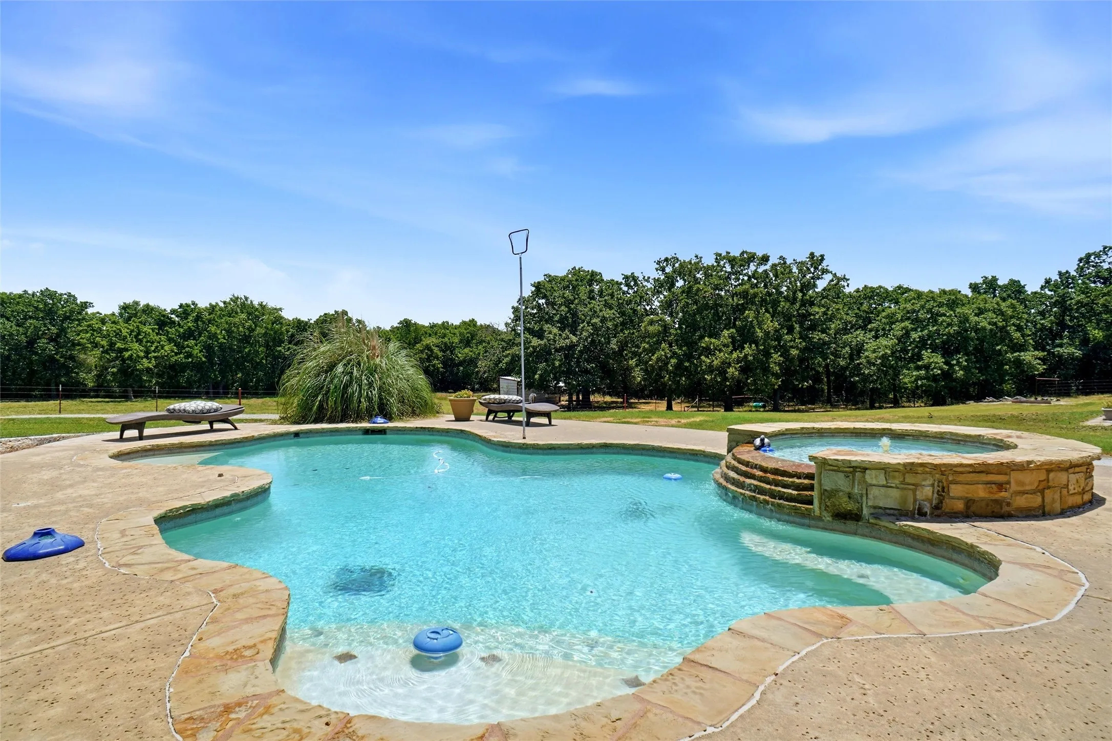 Single Family Residence For Sale in Wise County , 447 W Bypass 287, Alvord, Texas 76225, 3 Bedroom, 3 Bathroom, 2 Garage spaces, 3,022 Sqft, built in 1995, mls#21334338, Real Estate Agent in Alvord, Homes For Sale in Wise county, Homes For Sale in Alvord, Realtor in Alvord Texas, Real Estate Brokerage Independent Realty Texas, Luminita Cordes Realtor