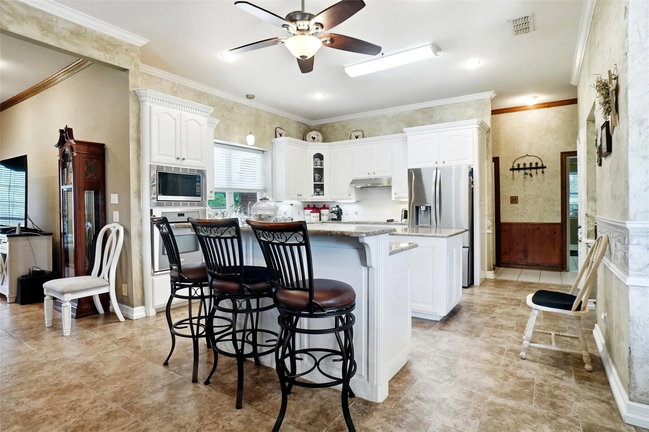 Single Family Residence For Sale in Wise County , 447 W Bypass 287, Alvord, Texas 76225, 3 Bedroom, 3 Bathroom, 2 Garage spaces, 3,022 Sqft, built in 1995, mls#21334338, Real Estate Agent in Alvord, Homes For Sale in Wise county, Homes For Sale in Alvord, Realtor in Alvord Texas, Real Estate Brokerage Independent Realty Texas, Luminita Cordes Realtor