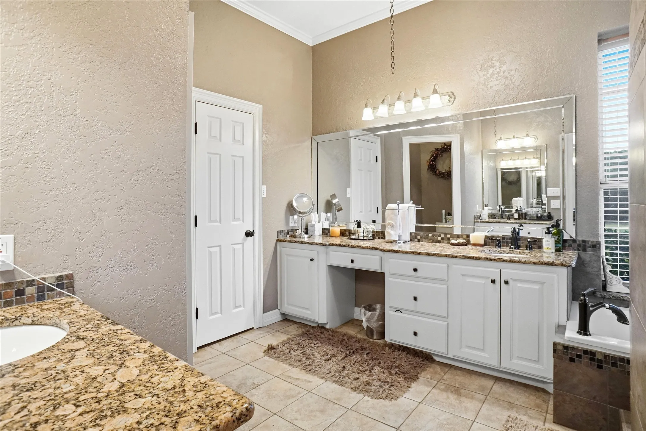Single Family Residence For Sale in Wise County , 447 W Bypass 287, Alvord, Texas 76225, 3 Bedroom, 3 Bathroom, 2 Garage spaces, 3,022 Sqft, built in 1995, mls#21334338, Real Estate Agent in Alvord, Homes For Sale in Wise county, Homes For Sale in Alvord, Realtor in Alvord Texas, Real Estate Brokerage Independent Realty Texas, Luminita Cordes Realtor