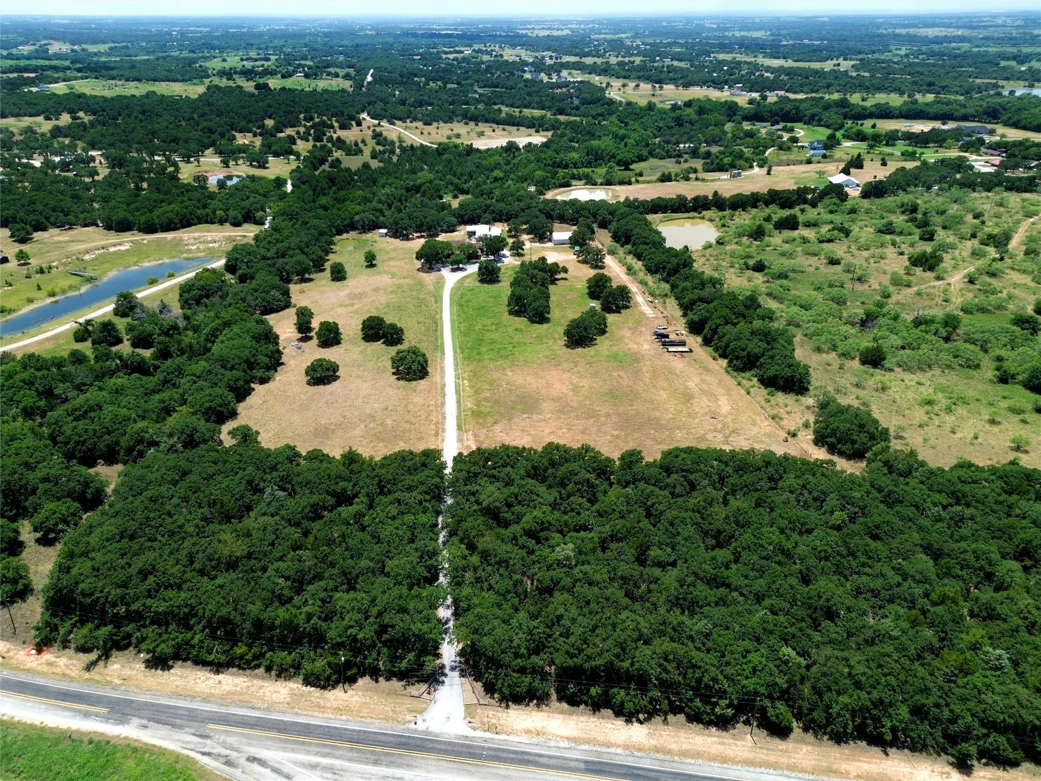 Single Family Residence For Sale in Wise County , 447 W Bypass 287, Alvord, Texas 76225, 3 Bedroom, 3 Bathroom, 2 Garage spaces, 3,022 Sqft, built in 1995, mls#21334338, Real Estate Agent in Alvord, Homes For Sale in Wise county, Homes For Sale in Alvord, Realtor in Alvord Texas, Real Estate Brokerage Independent Realty Texas, Luminita Cordes Realtor