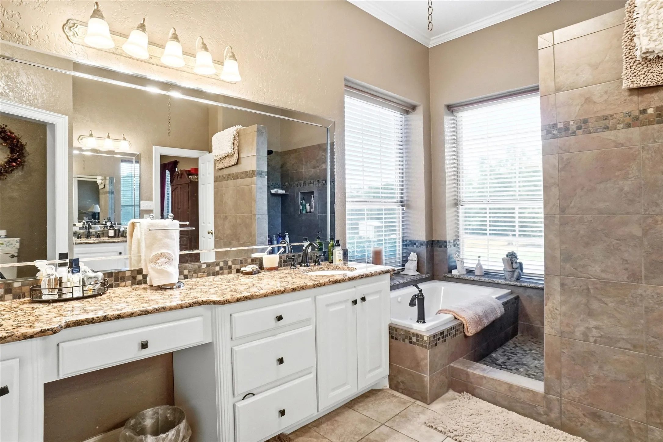 Single Family Residence For Sale in Wise County , 447 W Bypass 287, Alvord, Texas 76225, 3 Bedroom, 3 Bathroom, 2 Garage spaces, 3,022 Sqft, built in 1995, mls#21334338, Real Estate Agent in Alvord, Homes For Sale in Wise county, Homes For Sale in Alvord, Realtor in Alvord Texas, Real Estate Brokerage Independent Realty Texas, Luminita Cordes Realtor