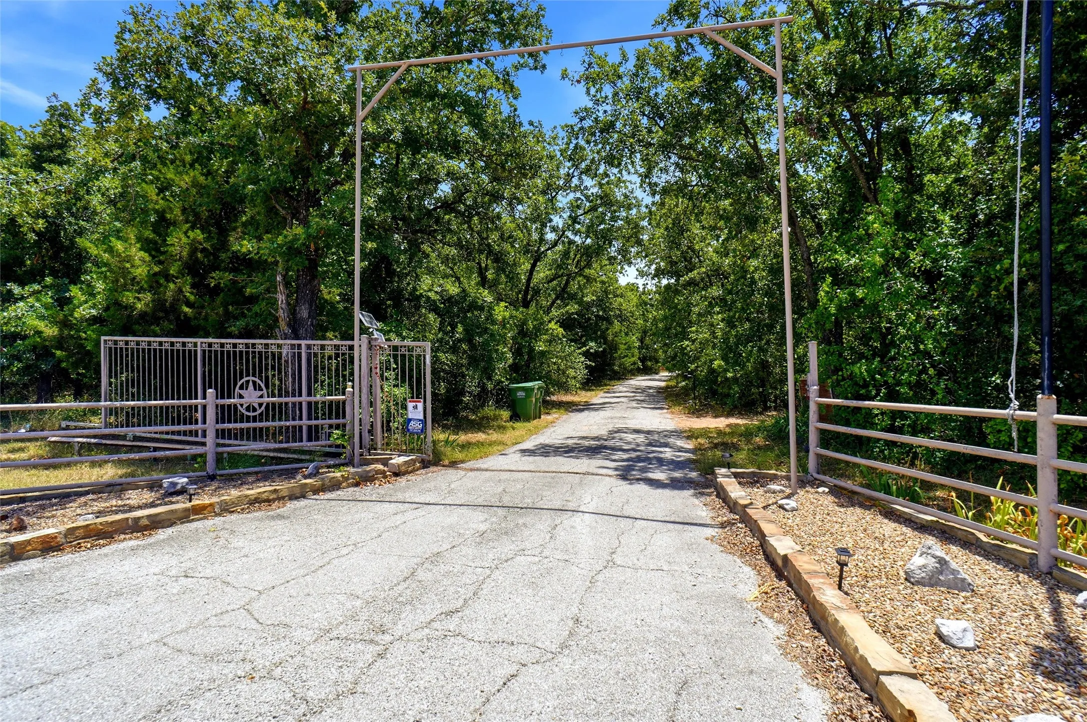 Single Family Residence For Sale in Wise County , 447 W Bypass 287, Alvord, Texas 76225, 3 Bedroom, 3 Bathroom, 2 Garage spaces, 3,022 Sqft, built in 1995, mls#21334338, Real Estate Agent in Alvord, Homes For Sale in Wise county, Homes For Sale in Alvord, Realtor in Alvord Texas, Real Estate Brokerage Independent Realty Texas, Luminita Cordes Realtor