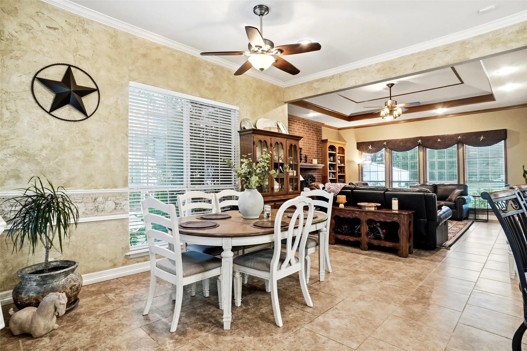 Single Family Residence For Sale in Wise County , 447 W Bypass 287, Alvord, Texas 76225, 3 Bedroom, 3 Bathroom, 2 Garage spaces, 3,022 Sqft, built in 1995, mls#21334338, Real Estate Agent in Alvord, Homes For Sale in Wise county, Homes For Sale in Alvord, Realtor in Alvord Texas, Real Estate Brokerage Independent Realty Texas, Luminita Cordes Realtor