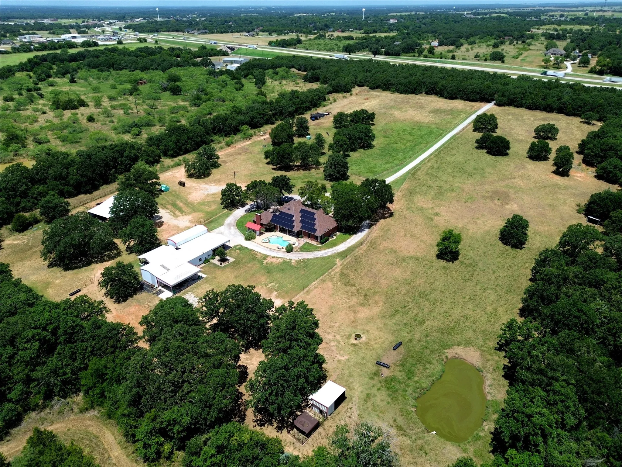 Single Family Residence For Sale in Wise County , 447 W Bypass 287, Alvord, Texas 76225, 3 Bedroom, 3 Bathroom, 2 Garage spaces, 3,022 Sqft, built in 1995, mls#21334338, Real Estate Agent in Alvord, Homes For Sale in Wise county, Homes For Sale in Alvord, Realtor in Alvord Texas, Real Estate Brokerage Independent Realty Texas, Luminita Cordes Realtor