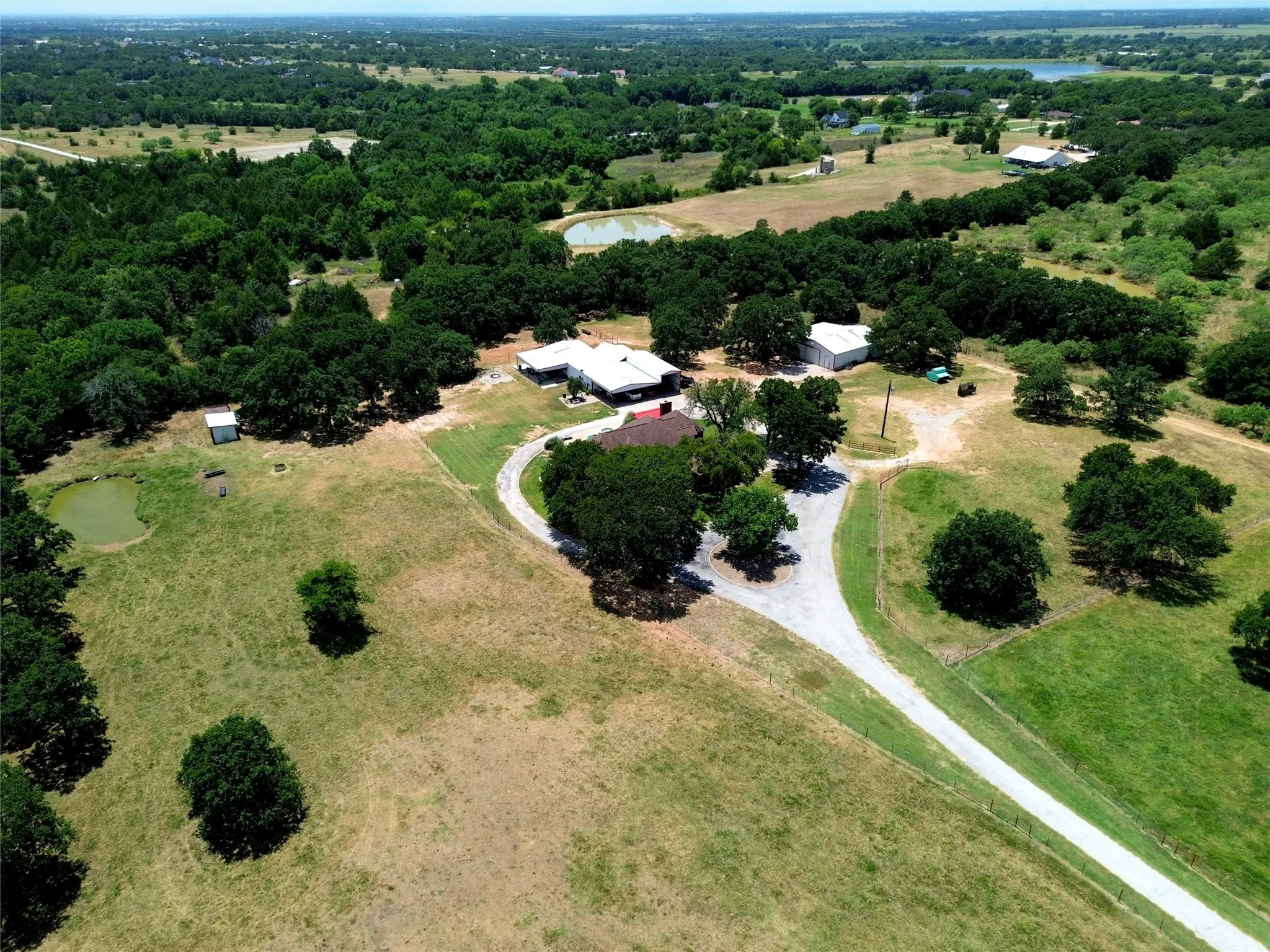 Single Family Residence For Sale in Wise County , 447 W Bypass 287, Alvord, Texas 76225, 3 Bedroom, 3 Bathroom, 2 Garage spaces, 3,022 Sqft, built in 1995, mls#21334338, Real Estate Agent in Alvord, Homes For Sale in Wise county, Homes For Sale in Alvord, Realtor in Alvord Texas, Real Estate Brokerage Independent Realty Texas, Luminita Cordes Realtor