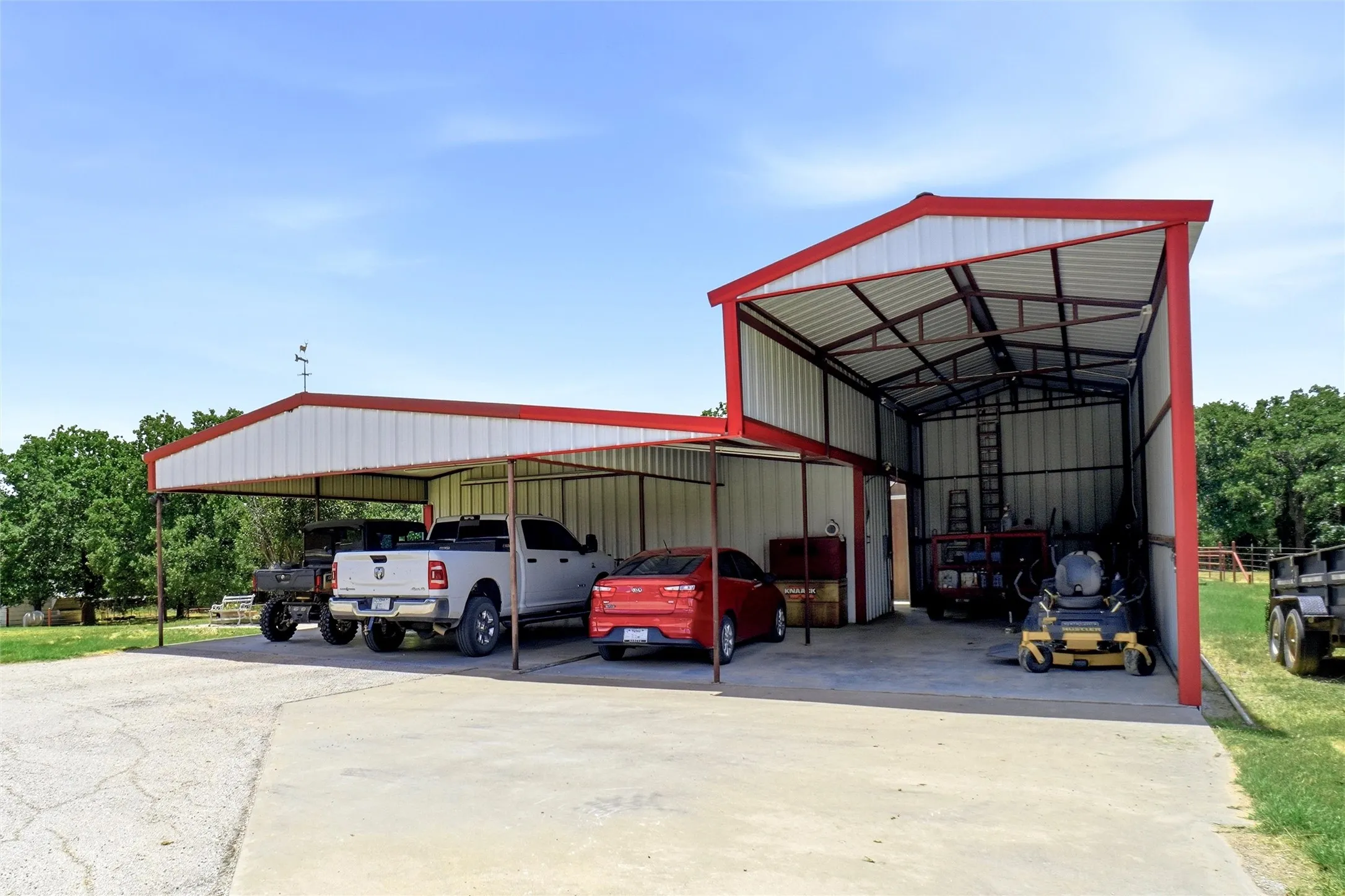 Single Family Residence For Sale in Wise County , 447 W Bypass 287, Alvord, Texas 76225, 3 Bedroom, 3 Bathroom, 2 Garage spaces, 3,022 Sqft, built in 1995, mls#21334338, Real Estate Agent in Alvord, Homes For Sale in Wise county, Homes For Sale in Alvord, Realtor in Alvord Texas, Real Estate Brokerage Independent Realty Texas, Luminita Cordes Realtor