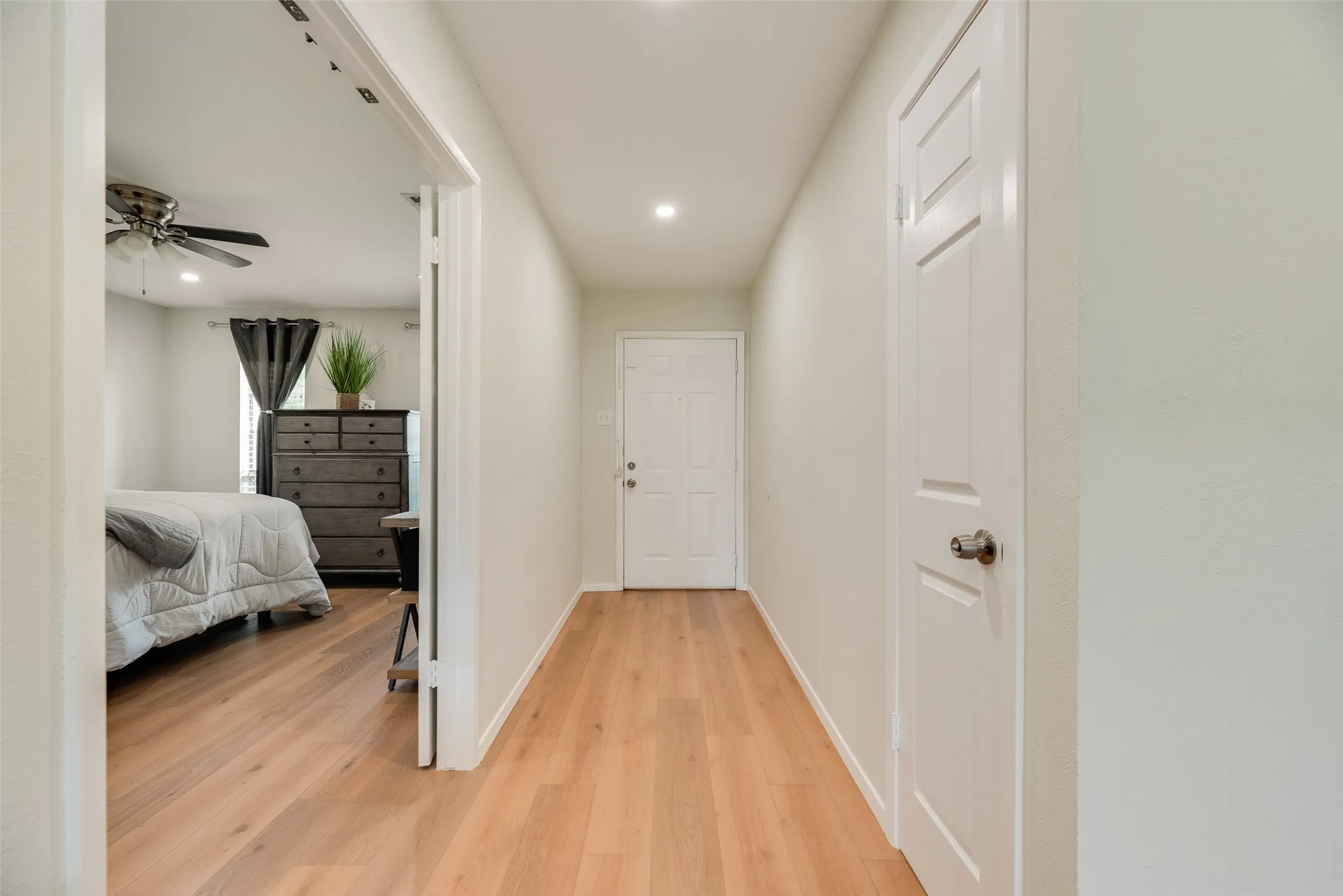 Single Family Residence For Sale in Denton County , 2942 Scott Mill Road, Carrollton, Texas 75007, 3 Bedroom, 2 Bathroom, 2 Garage spaces, 1,482 Sqft, built in 1972, mls#21329713, Real Estate Agent in Carrollton, Homes For Sale in Denton county, Homes For Sale in Carrollton, Realtor in Carrollton Texas, Real Estate Brokerage Independent Realty Texas, Luminita Cordes Realtor