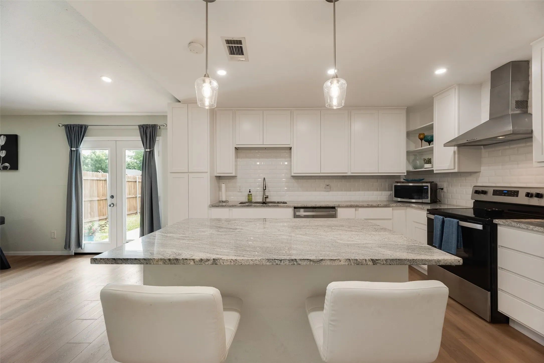 Single Family Residence For Sale in Denton County , 2942 Scott Mill Road, Carrollton, Texas 75007, 3 Bedroom, 2 Bathroom, 2 Garage spaces, 1,482 Sqft, built in 1972, mls#21329713, Real Estate Agent in Carrollton, Homes For Sale in Denton county, Homes For Sale in Carrollton, Realtor in Carrollton Texas, Real Estate Brokerage Independent Realty Texas, Luminita Cordes Realtor