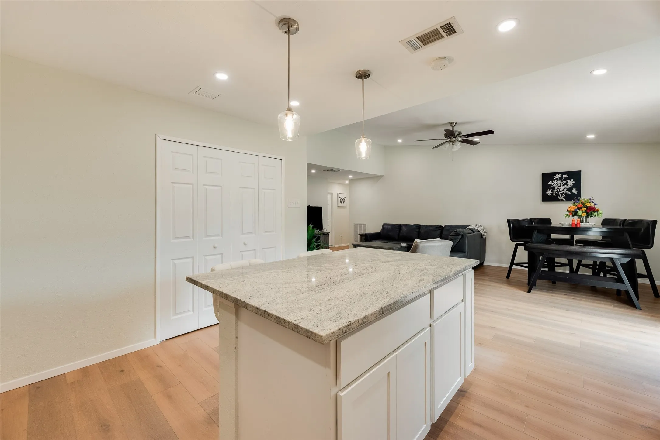 Single Family Residence For Sale in Denton County , 2942 Scott Mill Road, Carrollton, Texas 75007, 3 Bedroom, 2 Bathroom, 2 Garage spaces, 1,482 Sqft, built in 1972, mls#21329713, Real Estate Agent in Carrollton, Homes For Sale in Denton county, Homes For Sale in Carrollton, Realtor in Carrollton Texas, Real Estate Brokerage Independent Realty Texas, Luminita Cordes Realtor