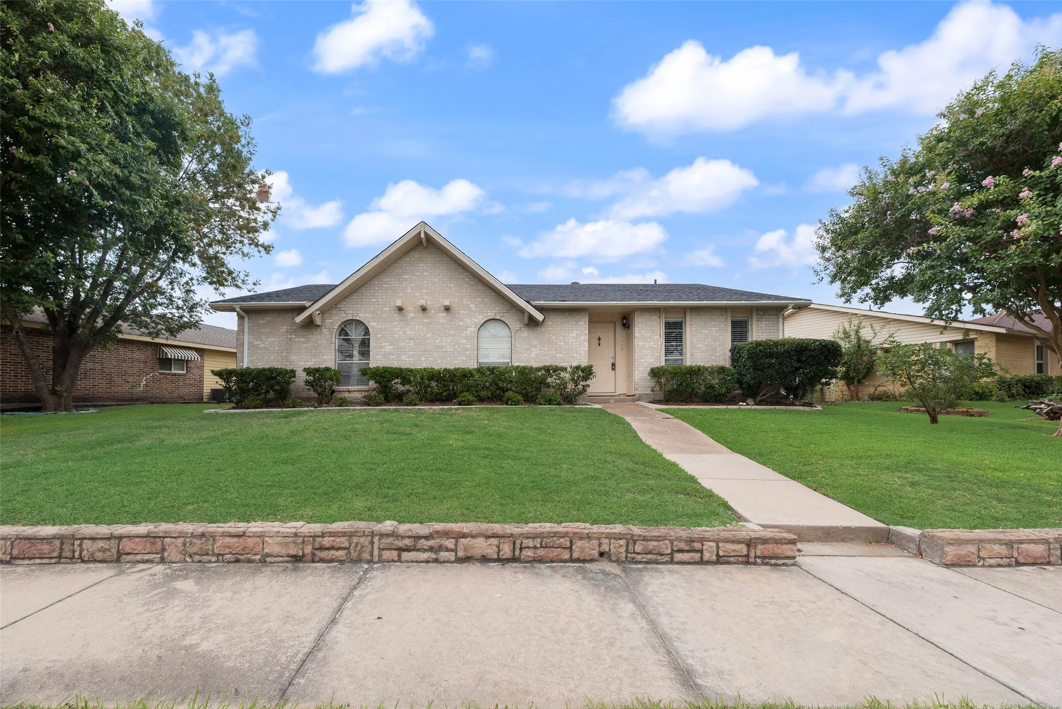 Single Family Residence For Sale in Denton County , 2942 Scott Mill Road, Carrollton, Texas 75007, 3 Bedroom, 2 Bathroom, 2 Garage spaces, 1,482 Sqft, built in 1972, mls#21329713, Real Estate Agent in Carrollton, Homes For Sale in Denton county, Homes For Sale in Carrollton, Realtor in Carrollton Texas, Real Estate Brokerage Independent Realty Texas, Luminita Cordes Realtor