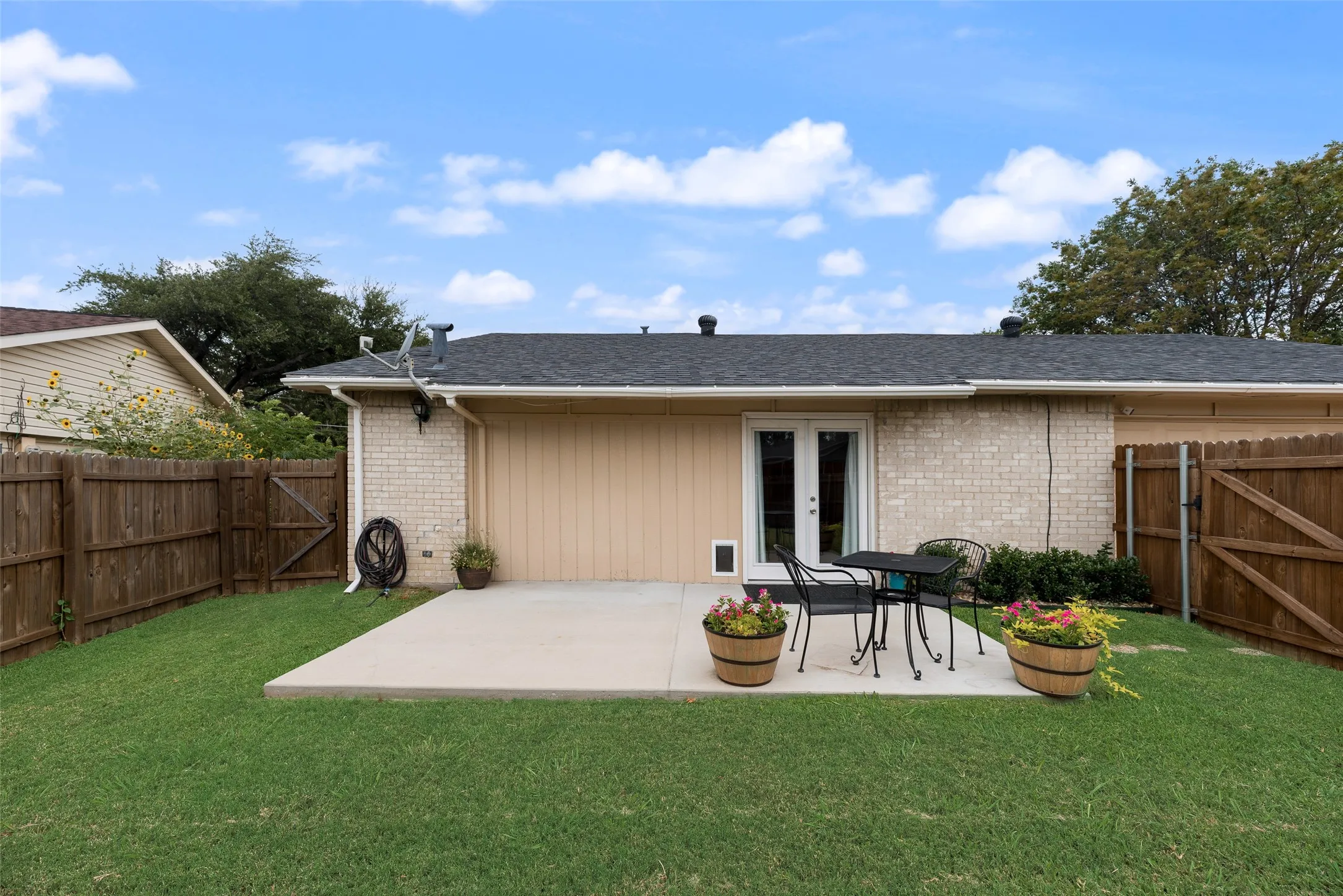 Single Family Residence For Sale in Denton County , 2942 Scott Mill Road, Carrollton, Texas 75007, 3 Bedroom, 2 Bathroom, 2 Garage spaces, 1,482 Sqft, built in 1972, mls#21329713, Real Estate Agent in Carrollton, Homes For Sale in Denton county, Homes For Sale in Carrollton, Realtor in Carrollton Texas, Real Estate Brokerage Independent Realty Texas, Luminita Cordes Realtor