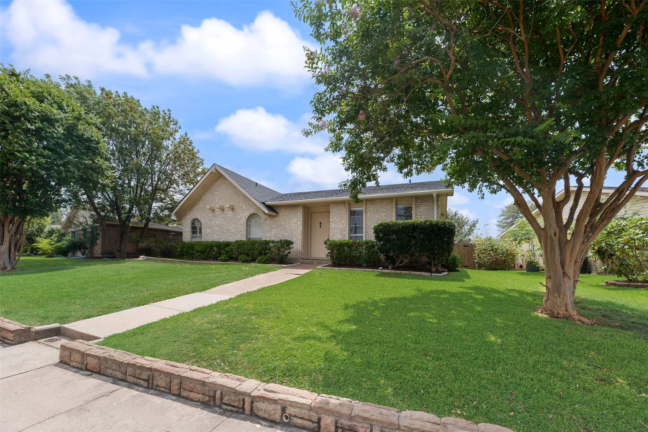 Single Family Residence For Sale in Denton County , 2942 Scott Mill Road, Carrollton, Texas 75007, 3 Bedroom, 2 Bathroom, 2 Garage spaces, 1,482 Sqft, built in 1972, mls#21329713, Real Estate Agent in Carrollton, Homes For Sale in Denton county, Homes For Sale in Carrollton, Realtor in Carrollton Texas, Real Estate Brokerage Independent Realty Texas, Luminita Cordes Realtor