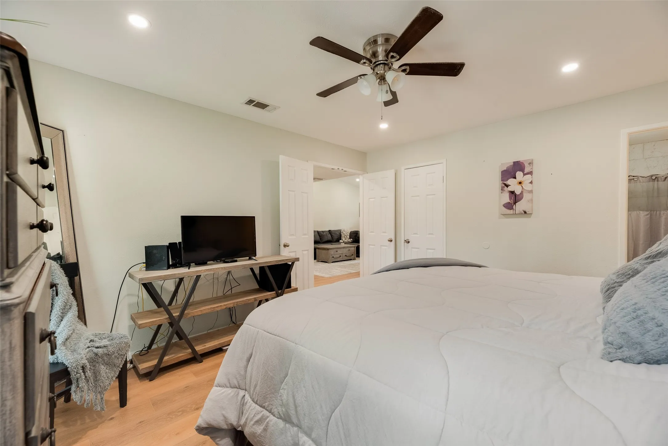Single Family Residence For Sale in Denton County , 2942 Scott Mill Road, Carrollton, Texas 75007, 3 Bedroom, 2 Bathroom, 2 Garage spaces, 1,482 Sqft, built in 1972, mls#21329713, Real Estate Agent in Carrollton, Homes For Sale in Denton county, Homes For Sale in Carrollton, Realtor in Carrollton Texas, Real Estate Brokerage Independent Realty Texas, Luminita Cordes Realtor