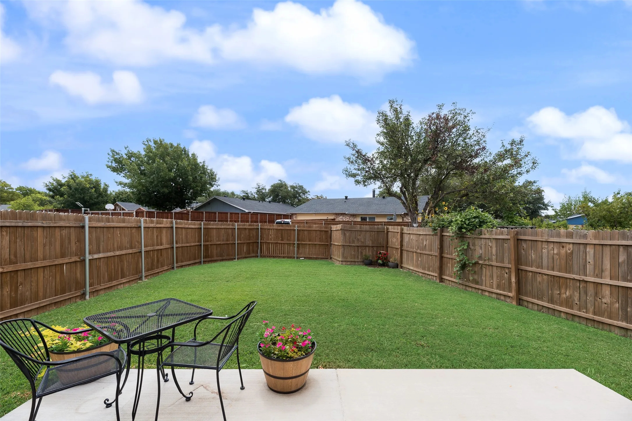 Single Family Residence For Sale in Denton County , 2942 Scott Mill Road, Carrollton, Texas 75007, 3 Bedroom, 2 Bathroom, 2 Garage spaces, 1,482 Sqft, built in 1972, mls#21329713, Real Estate Agent in Carrollton, Homes For Sale in Denton county, Homes For Sale in Carrollton, Realtor in Carrollton Texas, Real Estate Brokerage Independent Realty Texas, Luminita Cordes Realtor