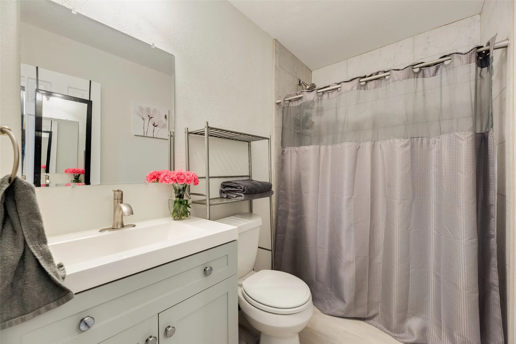Single Family Residence For Sale in Denton County , 2942 Scott Mill Road, Carrollton, Texas 75007, 3 Bedroom, 2 Bathroom, 2 Garage spaces, 1,482 Sqft, built in 1972, mls#21329713, Real Estate Agent in Carrollton, Homes For Sale in Denton county, Homes For Sale in Carrollton, Realtor in Carrollton Texas, Real Estate Brokerage Independent Realty Texas, Luminita Cordes Realtor