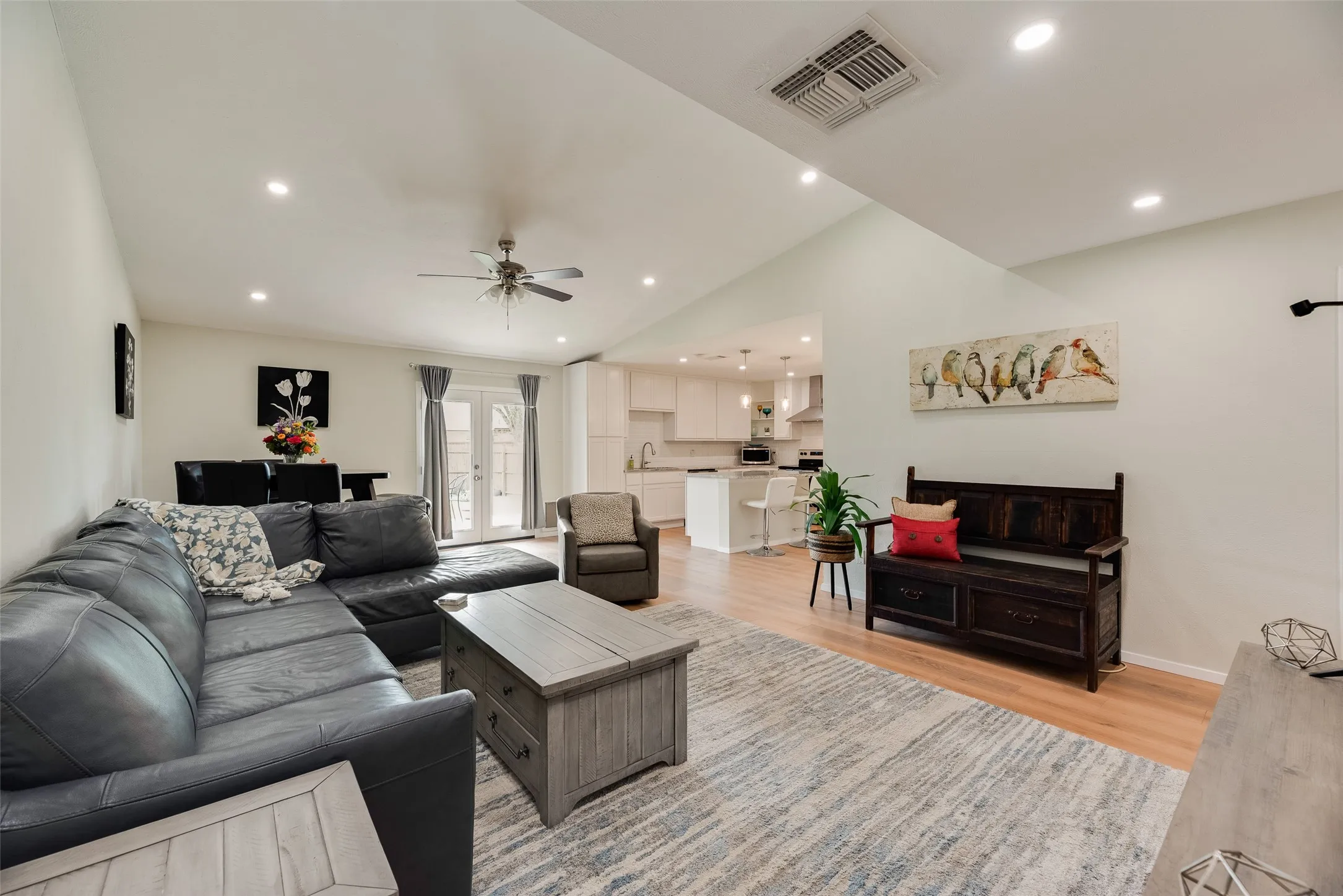 Single Family Residence For Sale in Denton County , 2942 Scott Mill Road, Carrollton, Texas 75007, 3 Bedroom, 2 Bathroom, 2 Garage spaces, 1,482 Sqft, built in 1972, mls#21329713, Real Estate Agent in Carrollton, Homes For Sale in Denton county, Homes For Sale in Carrollton, Realtor in Carrollton Texas, Real Estate Brokerage Independent Realty Texas, Luminita Cordes Realtor