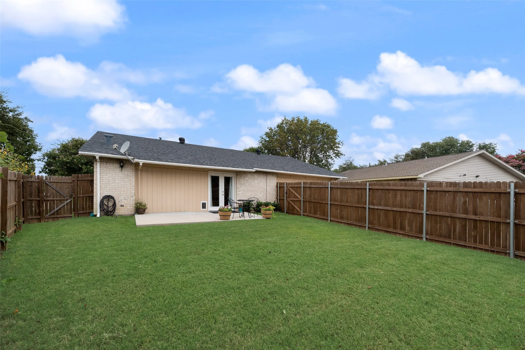 Single Family Residence For Sale in Denton County , 2942 Scott Mill Road, Carrollton, Texas 75007, 3 Bedroom, 2 Bathroom, 2 Garage spaces, 1,482 Sqft, built in 1972, mls#21329713, Real Estate Agent in Carrollton, Homes For Sale in Denton county, Homes For Sale in Carrollton, Realtor in Carrollton Texas, Real Estate Brokerage Independent Realty Texas, Luminita Cordes Realtor