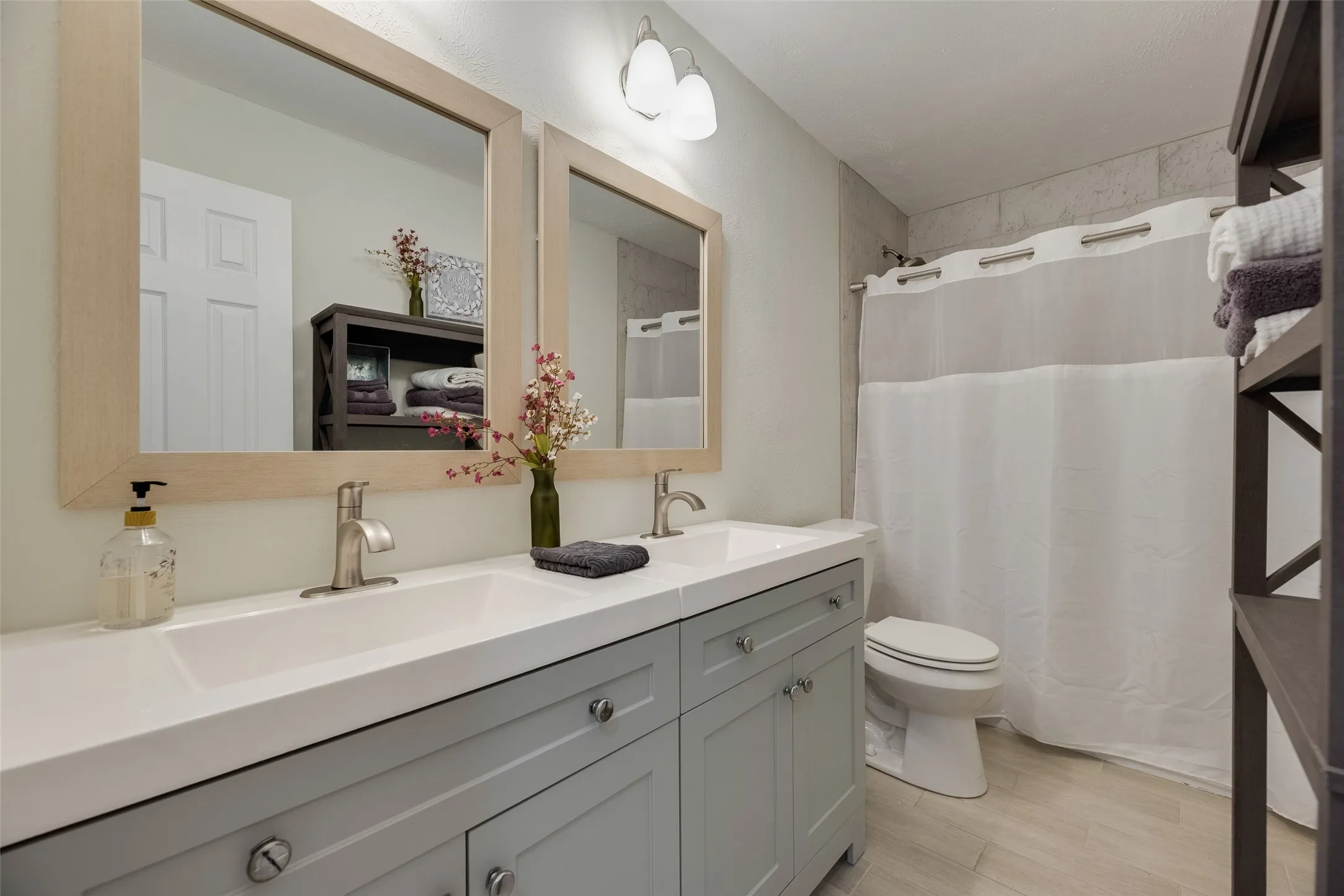 Single Family Residence For Sale in Denton County , 2942 Scott Mill Road, Carrollton, Texas 75007, 3 Bedroom, 2 Bathroom, 2 Garage spaces, 1,482 Sqft, built in 1972, mls#21329713, Real Estate Agent in Carrollton, Homes For Sale in Denton county, Homes For Sale in Carrollton, Realtor in Carrollton Texas, Real Estate Brokerage Independent Realty Texas, Luminita Cordes Realtor