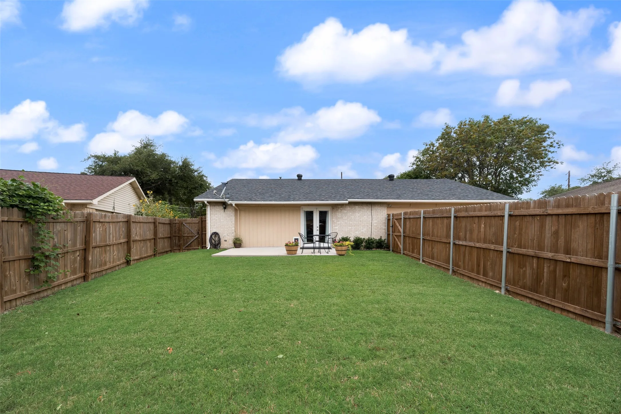 Single Family Residence For Sale in Denton County , 2942 Scott Mill Road, Carrollton, Texas 75007, 3 Bedroom, 2 Bathroom, 2 Garage spaces, 1,482 Sqft, built in 1972, mls#21329713, Real Estate Agent in Carrollton, Homes For Sale in Denton county, Homes For Sale in Carrollton, Realtor in Carrollton Texas, Real Estate Brokerage Independent Realty Texas, Luminita Cordes Realtor