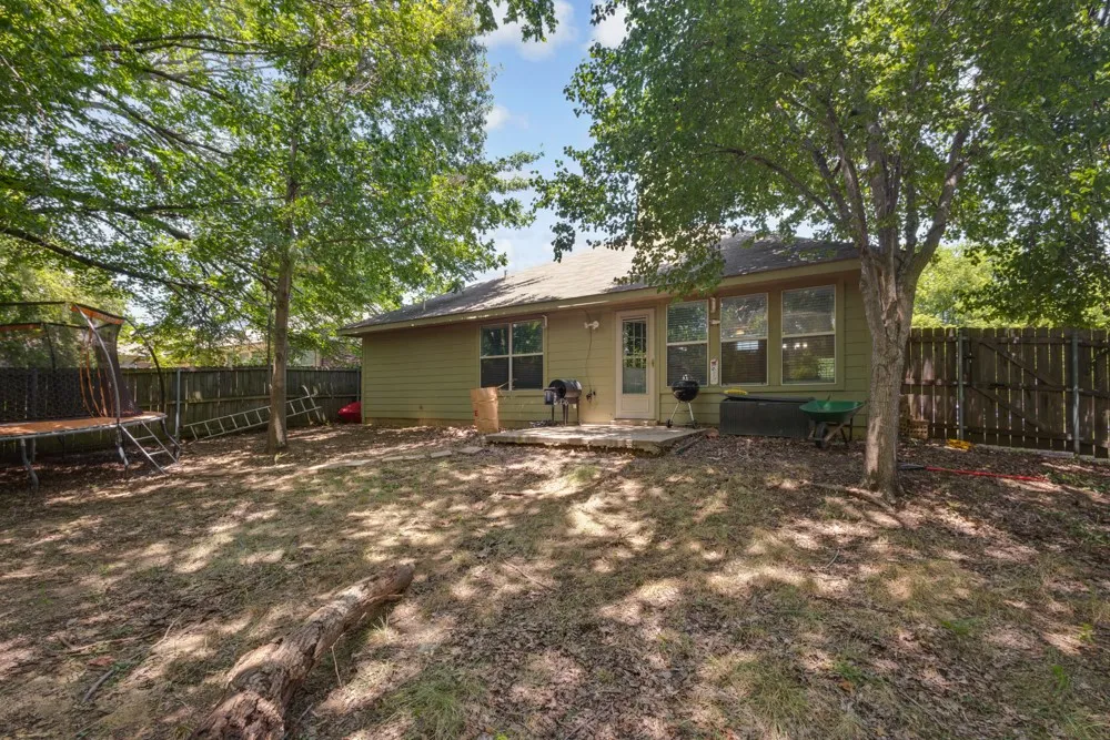 Single Family Residence For Sale in Denton County , 1417 Constantina Drive, Denton, Texas 76207, 3 Bedroom, 2 Bathroom, 2 Garage spaces, 1,571 Sqft, built in 2003, mls#21334225, Real Estate Agent in Denton, Homes For Sale in Denton county, Homes For Sale in Denton, Realtor in Denton Texas, Real Estate Brokerage Independent Realty Texas, Luminita Cordes Realtor