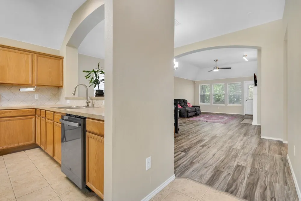 Single Family Residence For Sale in Denton County , 1417 Constantina Drive, Denton, Texas 76207, 3 Bedroom, 2 Bathroom, 2 Garage spaces, 1,571 Sqft, built in 2003, mls#21334225, Real Estate Agent in Denton, Homes For Sale in Denton county, Homes For Sale in Denton, Realtor in Denton Texas, Real Estate Brokerage Independent Realty Texas, Luminita Cordes Realtor