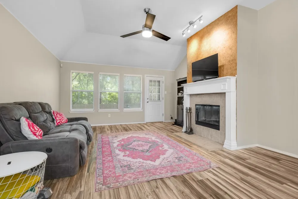 Single Family Residence For Sale in Denton County , 1417 Constantina Drive, Denton, Texas 76207, 3 Bedroom, 2 Bathroom, 2 Garage spaces, 1,571 Sqft, built in 2003, mls#21334225, Real Estate Agent in Denton, Homes For Sale in Denton county, Homes For Sale in Denton, Realtor in Denton Texas, Real Estate Brokerage Independent Realty Texas, Luminita Cordes Realtor