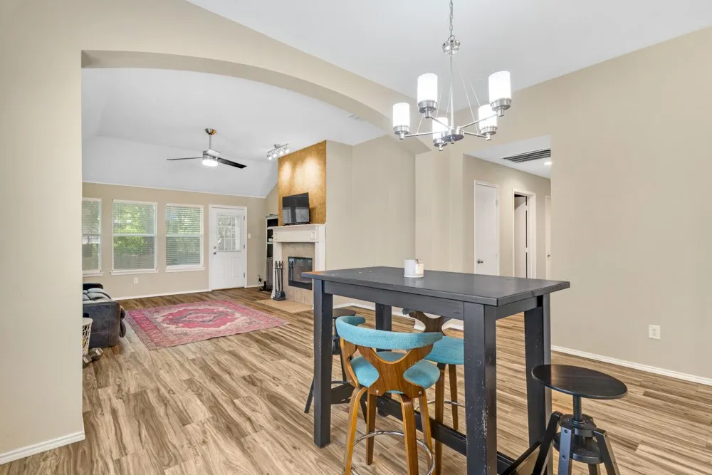 Single Family Residence For Sale in Denton County , 1417 Constantina Drive, Denton, Texas 76207, 3 Bedroom, 2 Bathroom, 2 Garage spaces, 1,571 Sqft, built in 2003, mls#21334225, Real Estate Agent in Denton, Homes For Sale in Denton county, Homes For Sale in Denton, Realtor in Denton Texas, Real Estate Brokerage Independent Realty Texas, Luminita Cordes Realtor