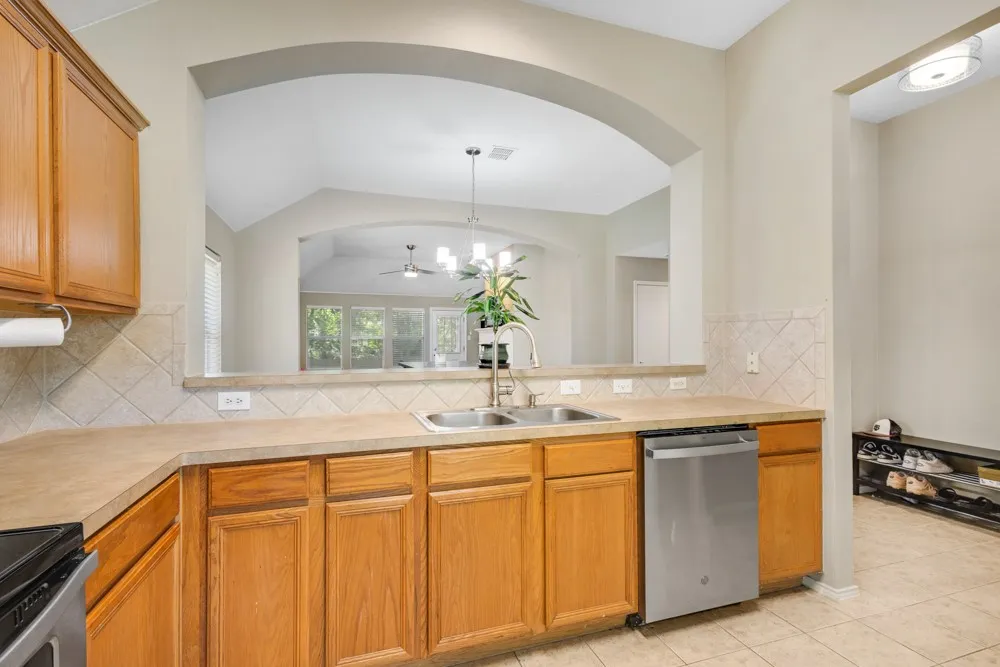 Single Family Residence For Sale in Denton County , 1417 Constantina Drive, Denton, Texas 76207, 3 Bedroom, 2 Bathroom, 2 Garage spaces, 1,571 Sqft, built in 2003, mls#21334225, Real Estate Agent in Denton, Homes For Sale in Denton county, Homes For Sale in Denton, Realtor in Denton Texas, Real Estate Brokerage Independent Realty Texas, Luminita Cordes Realtor