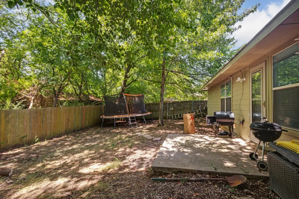 Single Family Residence For Sale in Denton County , 1417 Constantina Drive, Denton, Texas 76207, 3 Bedroom, 2 Bathroom, 2 Garage spaces, 1,571 Sqft, built in 2003, mls#21334225, Real Estate Agent in Denton, Homes For Sale in Denton county, Homes For Sale in Denton, Realtor in Denton Texas, Real Estate Brokerage Independent Realty Texas, Luminita Cordes Realtor