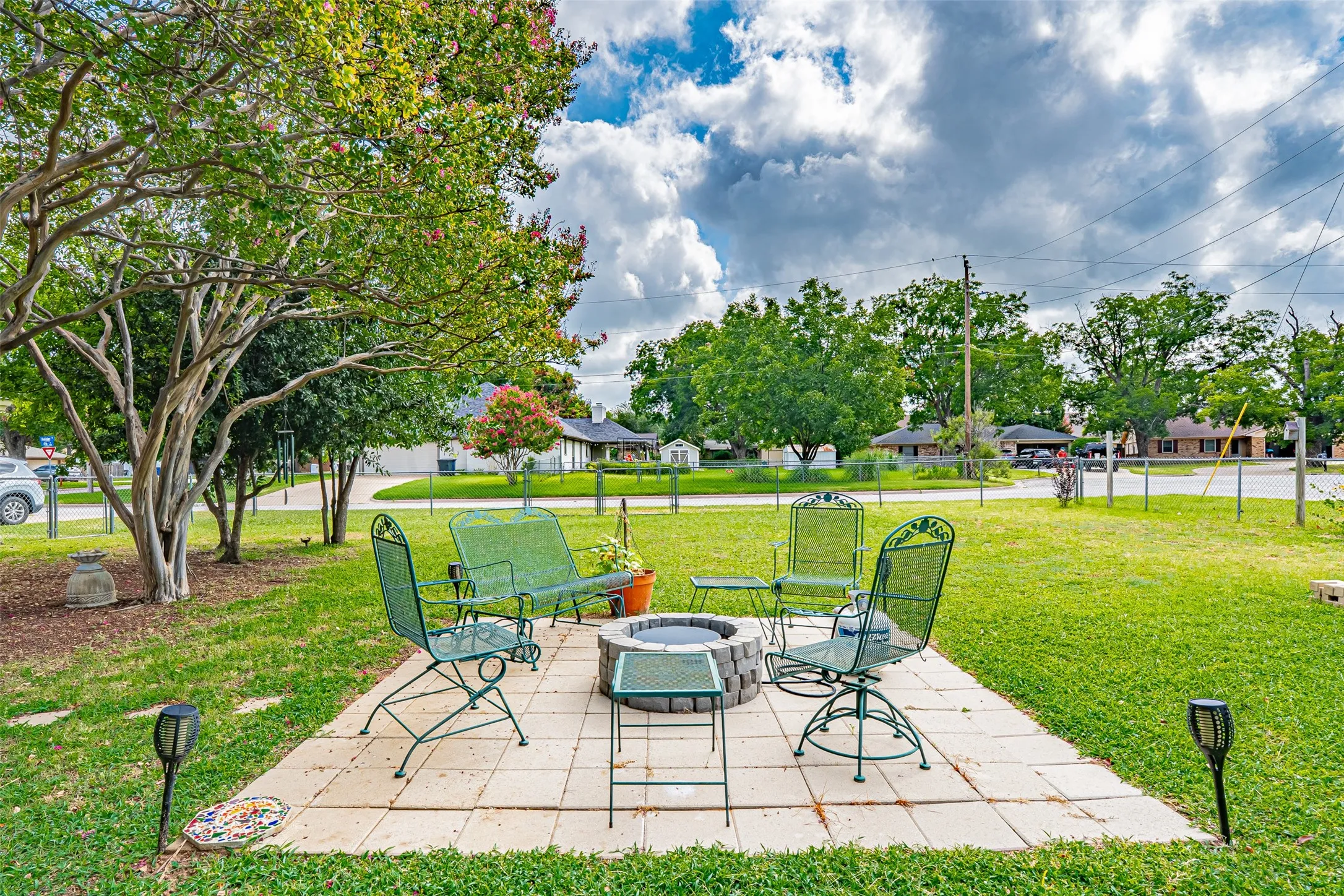 Single Family Residence For Sale in Hood County , 1300 4th Street, Granbury, Texas 76048, 3 Bedroom, 2 Bathroom, 2 Garage spaces, 1,709 Sqft, built in 1979, mls#21333489, Real Estate Agent in Granbury, Homes For Sale in Hood county, Homes For Sale in Granbury, Realtor in Granbury Texas, Real Estate Brokerage Independent Realty Texas, Luminita Cordes Realtor